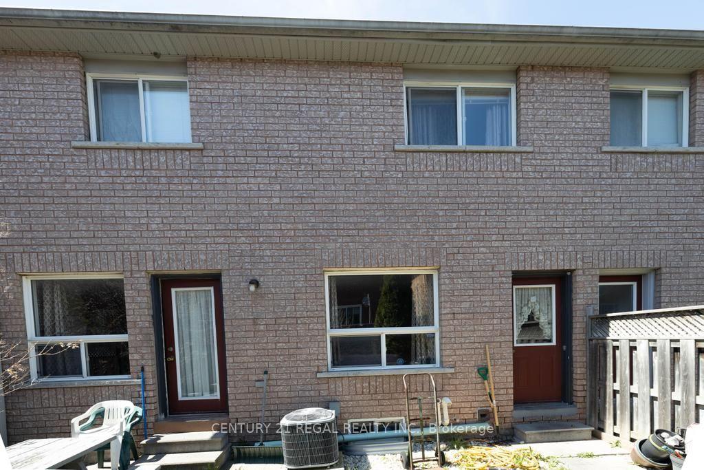 Photo 38 of 43 Waterton Crescent, Richmond Hill, Langstaff — HOMEH
