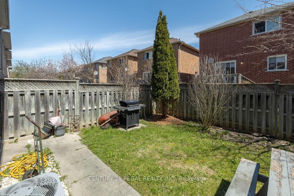 Photo 39 of 43 Waterton Crescent, Richmond Hill, Langstaff — HOMEH