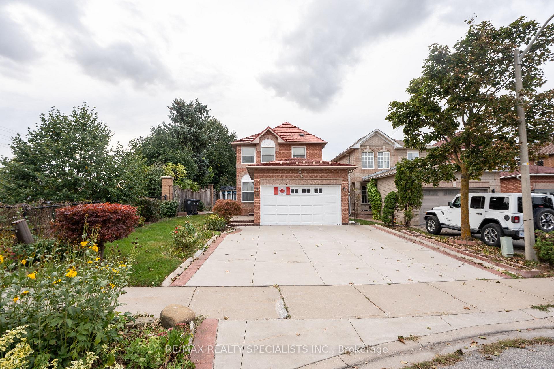 Photo 4 of 25 Carabram Court, Brampton, Brampton West — HOMEH