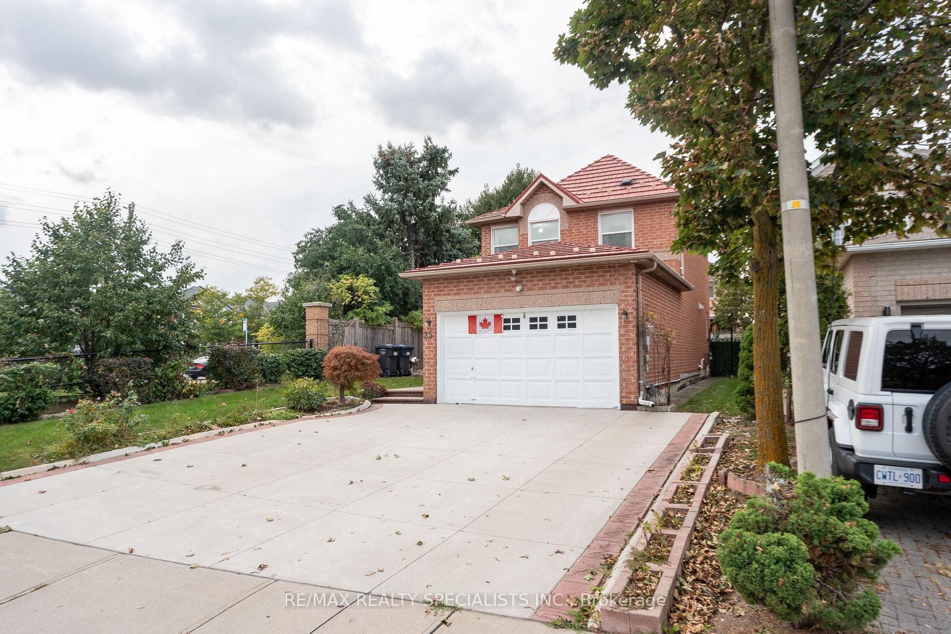 Photo 3 of 25 Carabram Court, Brampton, Brampton West — HOMEH