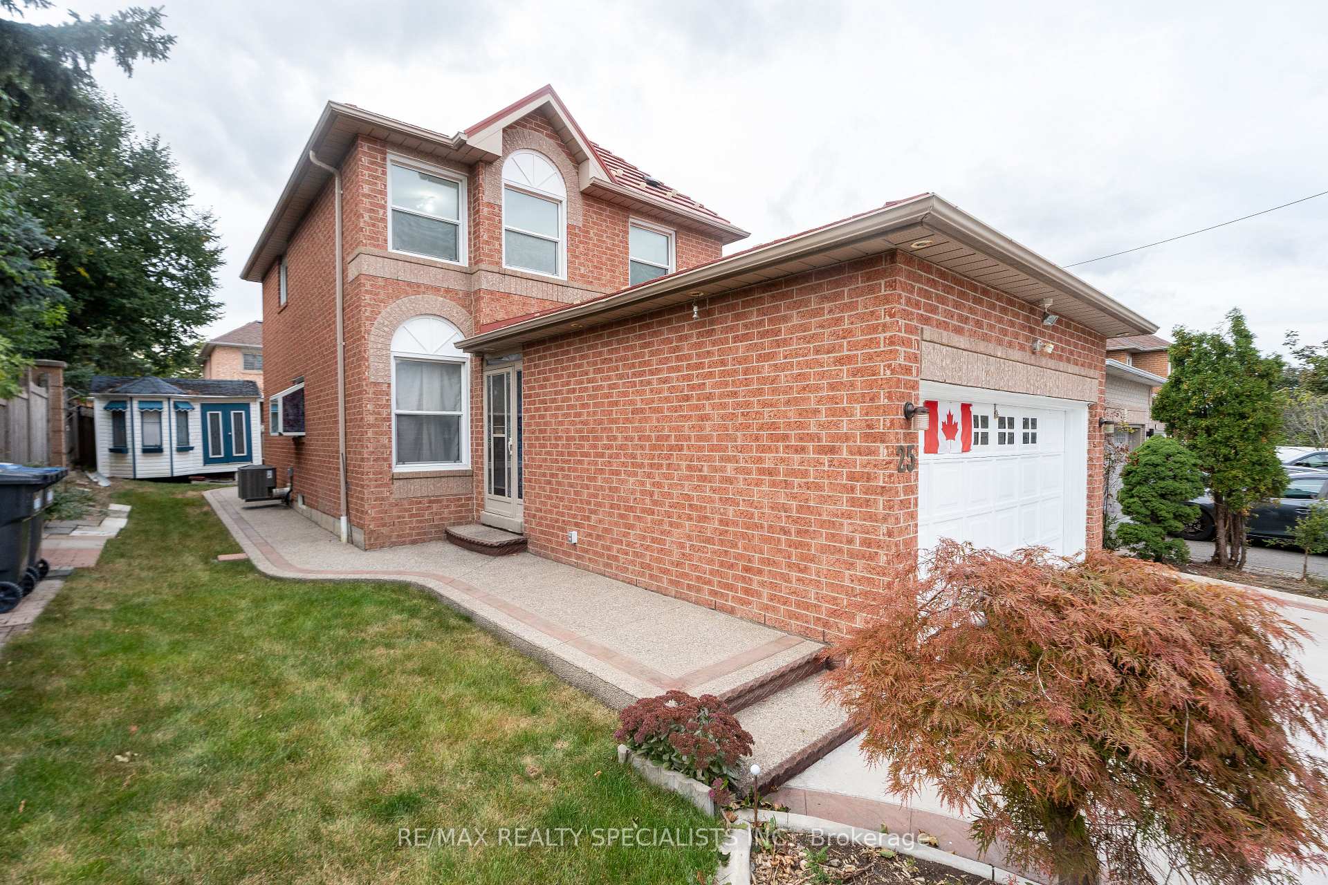 Photo 5 of 25 Carabram Court, Brampton, Brampton West — HOMEH