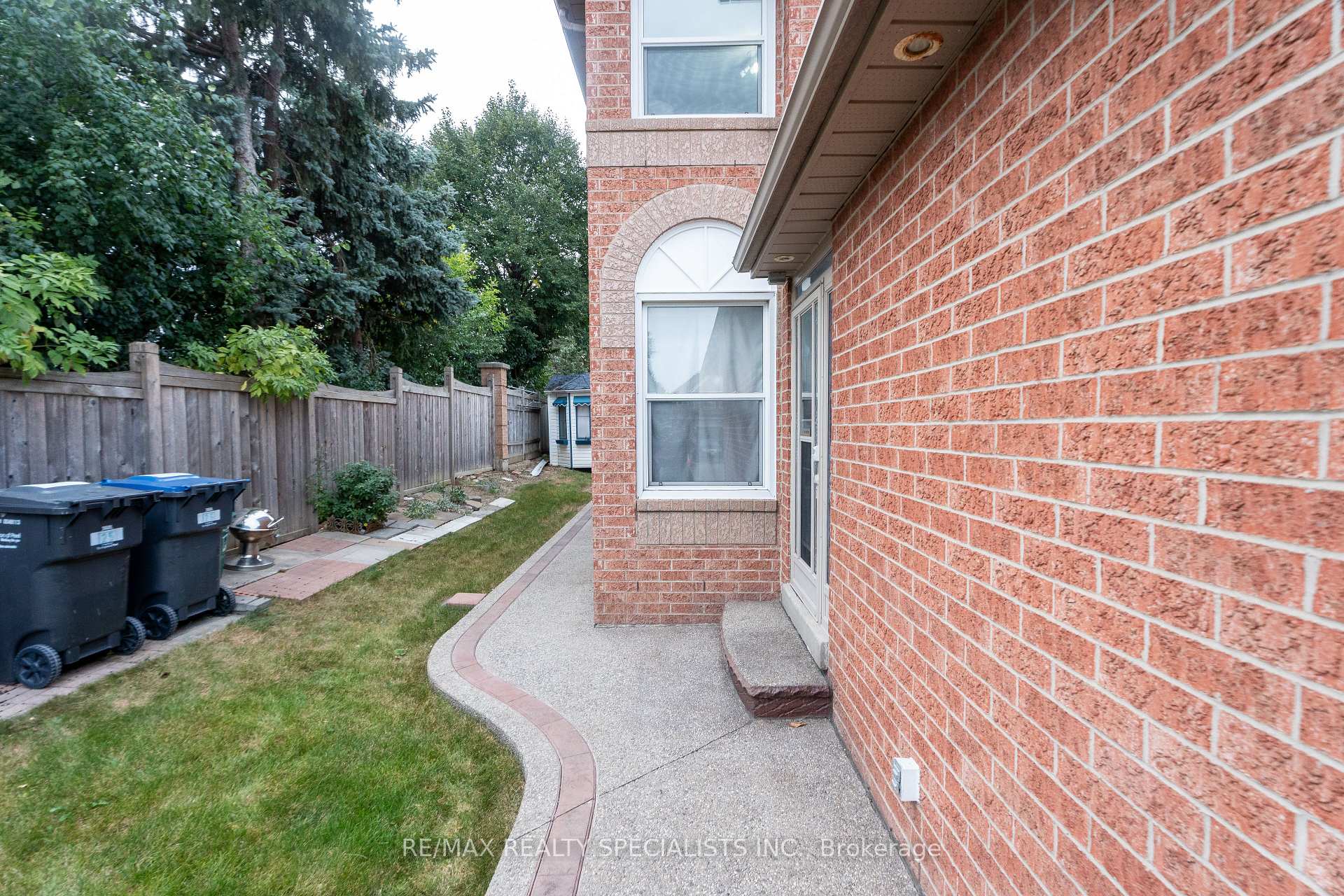 Photo 7 of 25 Carabram Court, Brampton, Brampton West — HOMEH