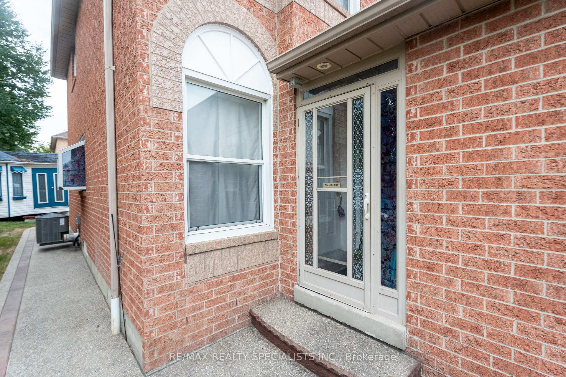 Photo 6 of 25 Carabram Court, Brampton, Brampton West — HOMEH