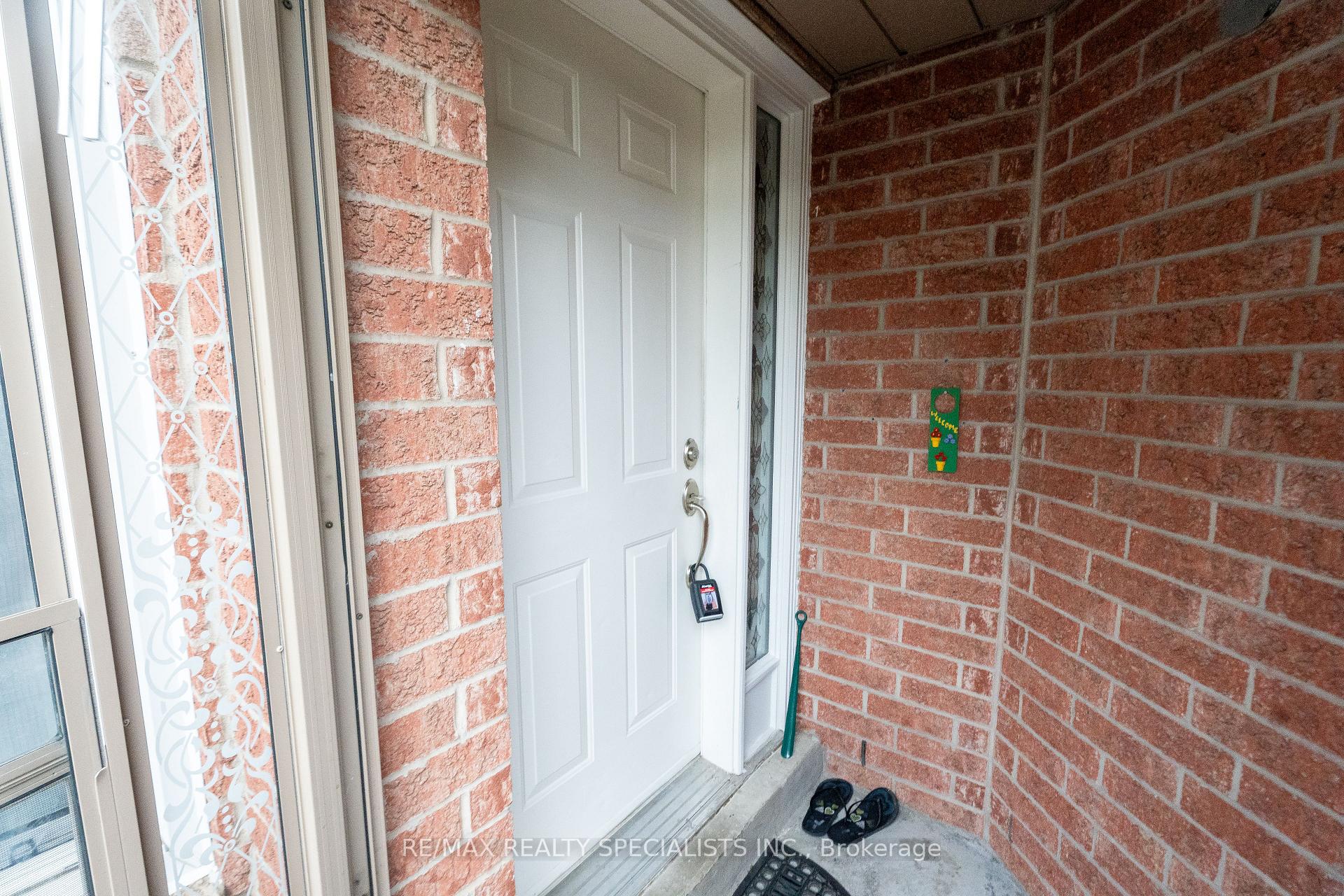 Photo 8 of 25 Carabram Court, Brampton, Brampton West — HOMEH