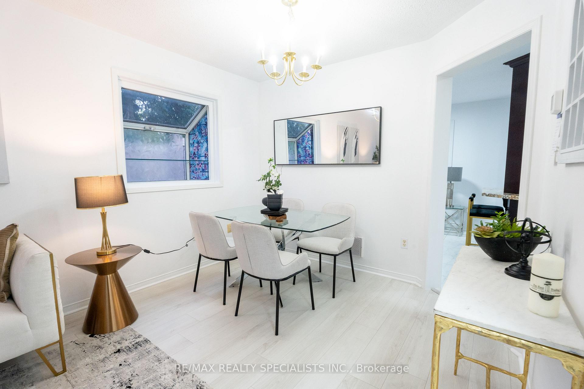 Photo 12 of 25 Carabram Court, Brampton, Brampton West — HOMEH