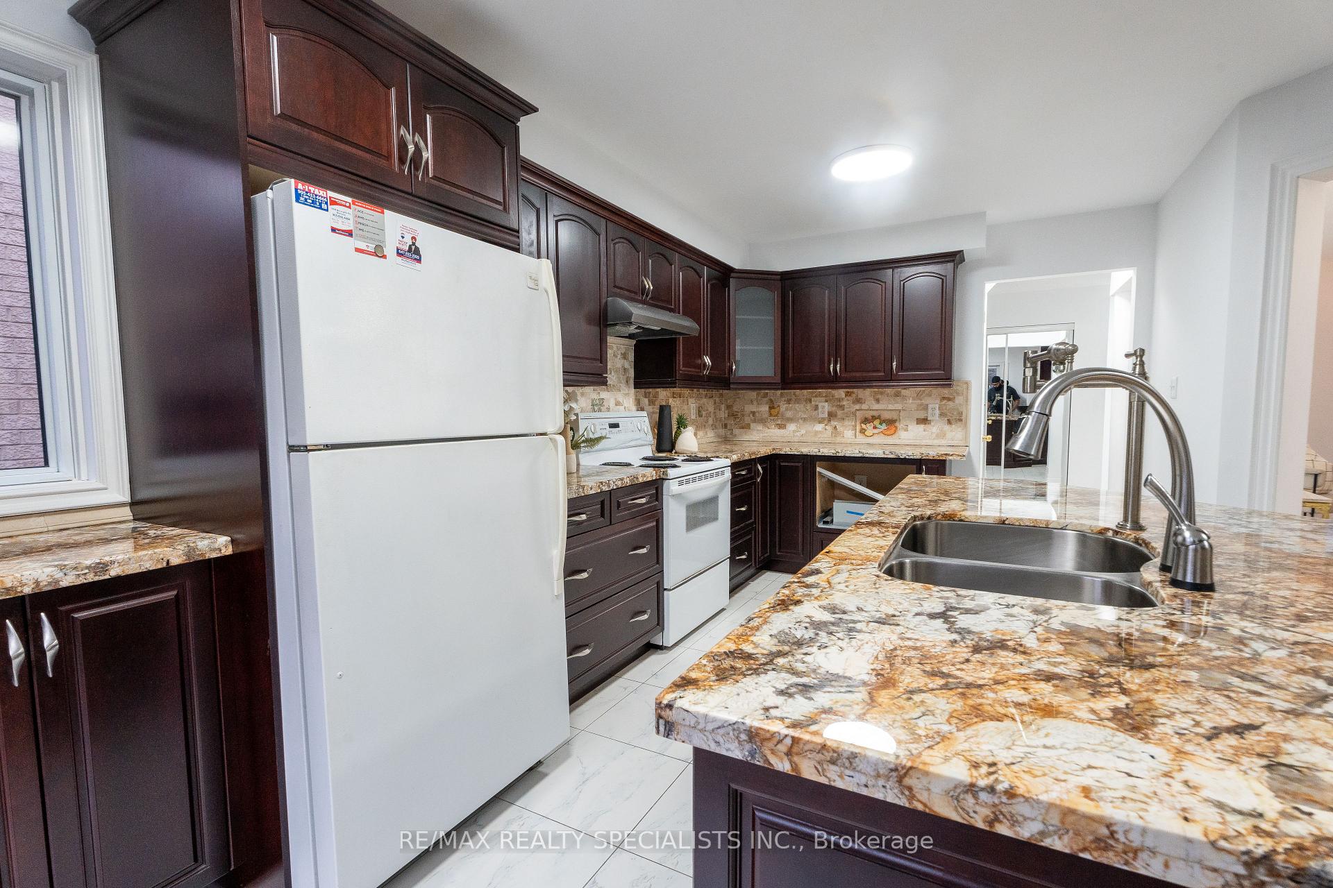 Photo 17 of 25 Carabram Court, Brampton, Brampton West — HOMEH