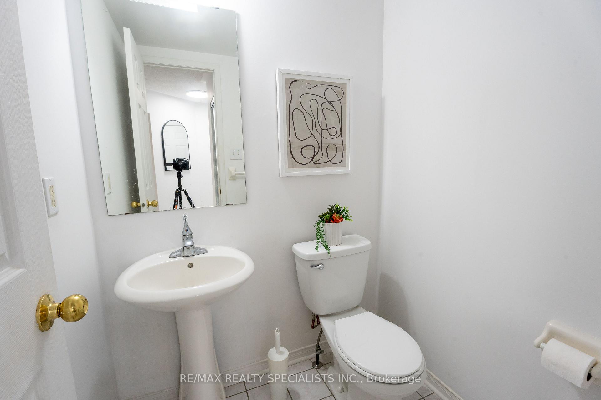 Photo 20 of 25 Carabram Court, Brampton, Brampton West — HOMEH