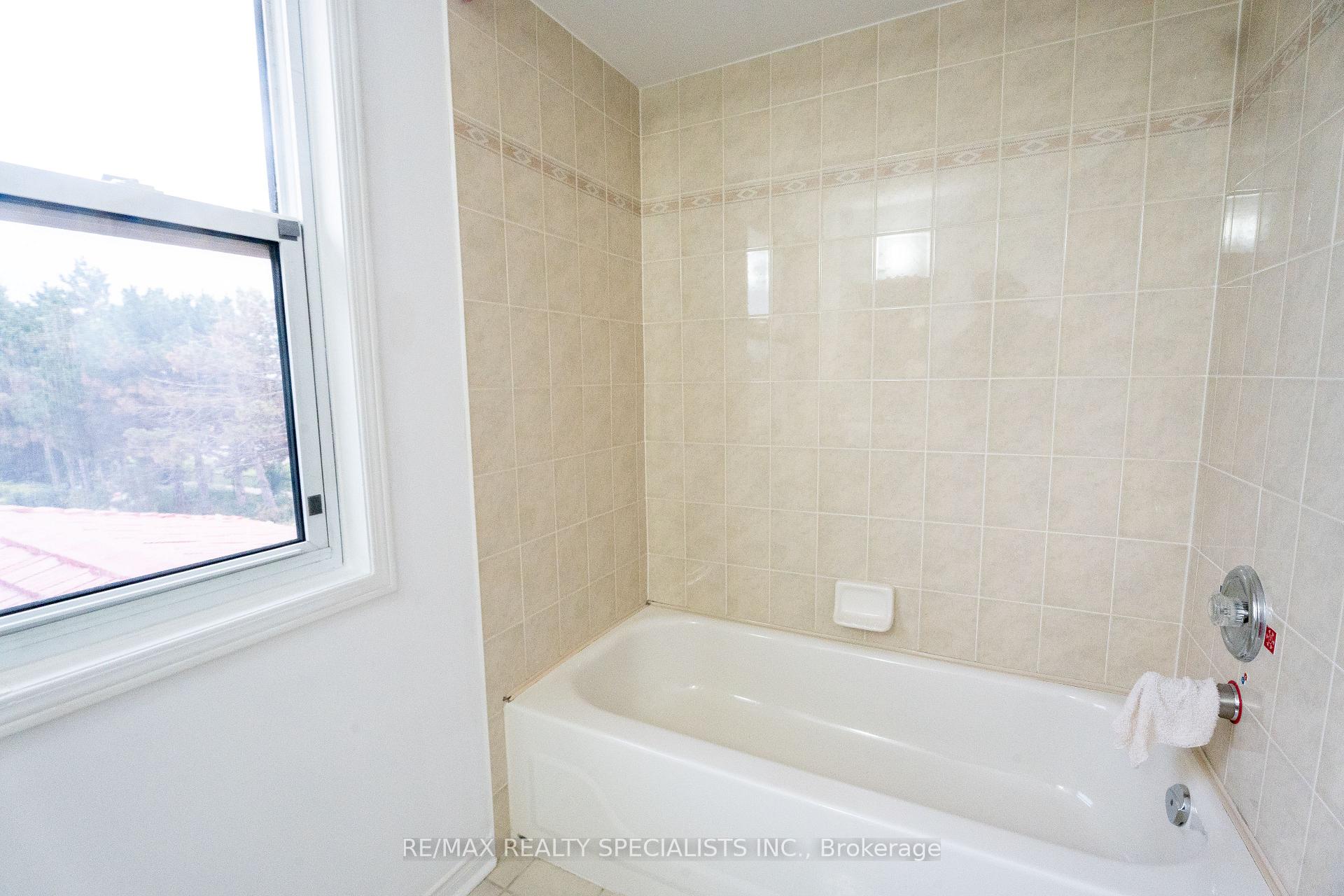 Photo 22 of 25 Carabram Court, Brampton, Brampton West — HOMEH
