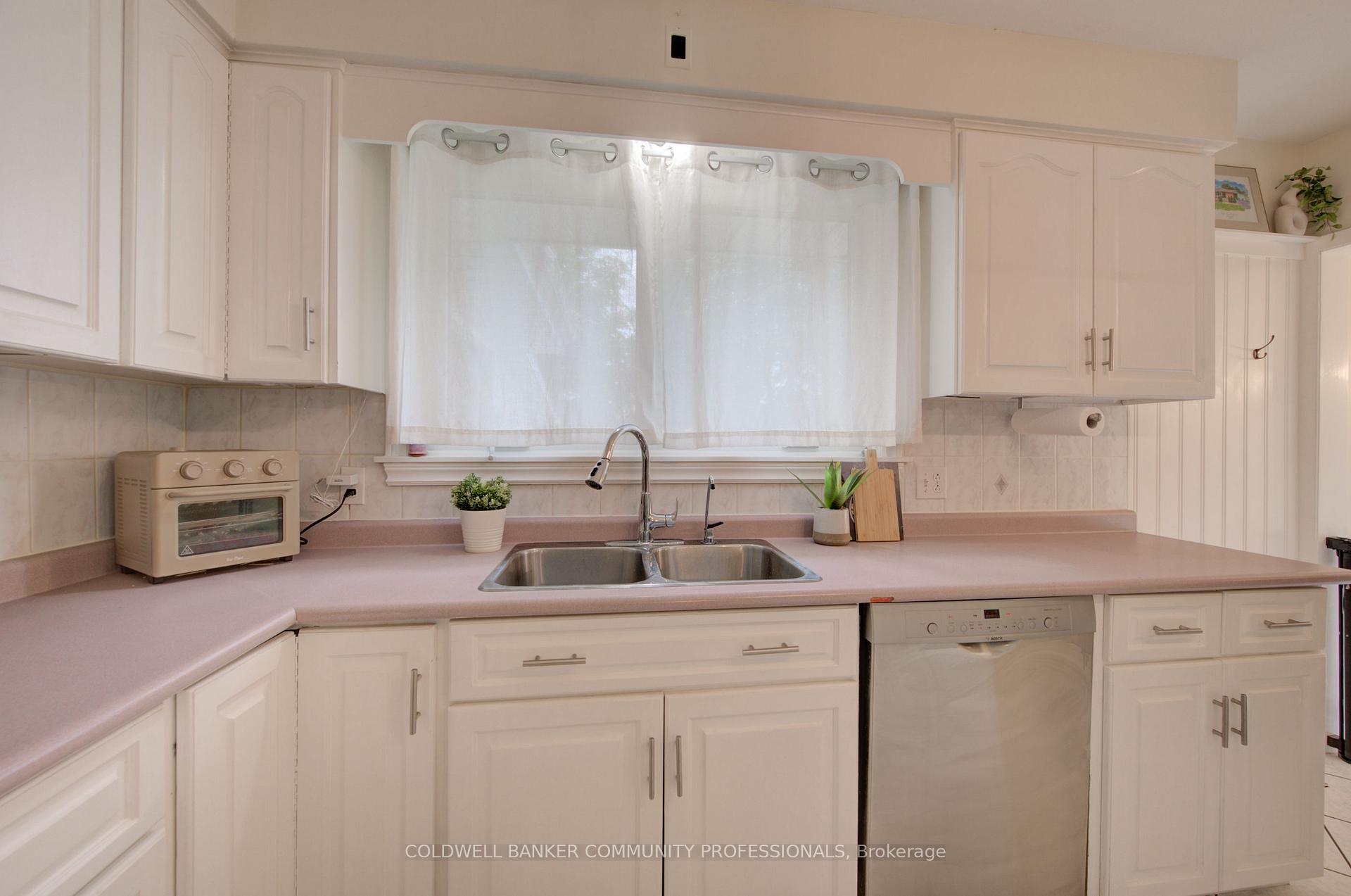 Photo 10 of 2 Allanton Boulevard, Brantford, Fairview/Greenbrier — HOMEH