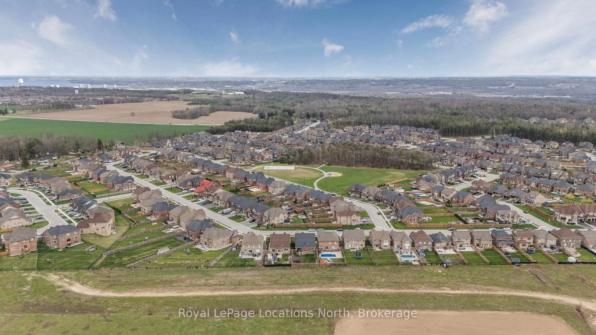Photo 90 of 133 Trail Boulevard, Springwater, Centre Vespra — HOMEH