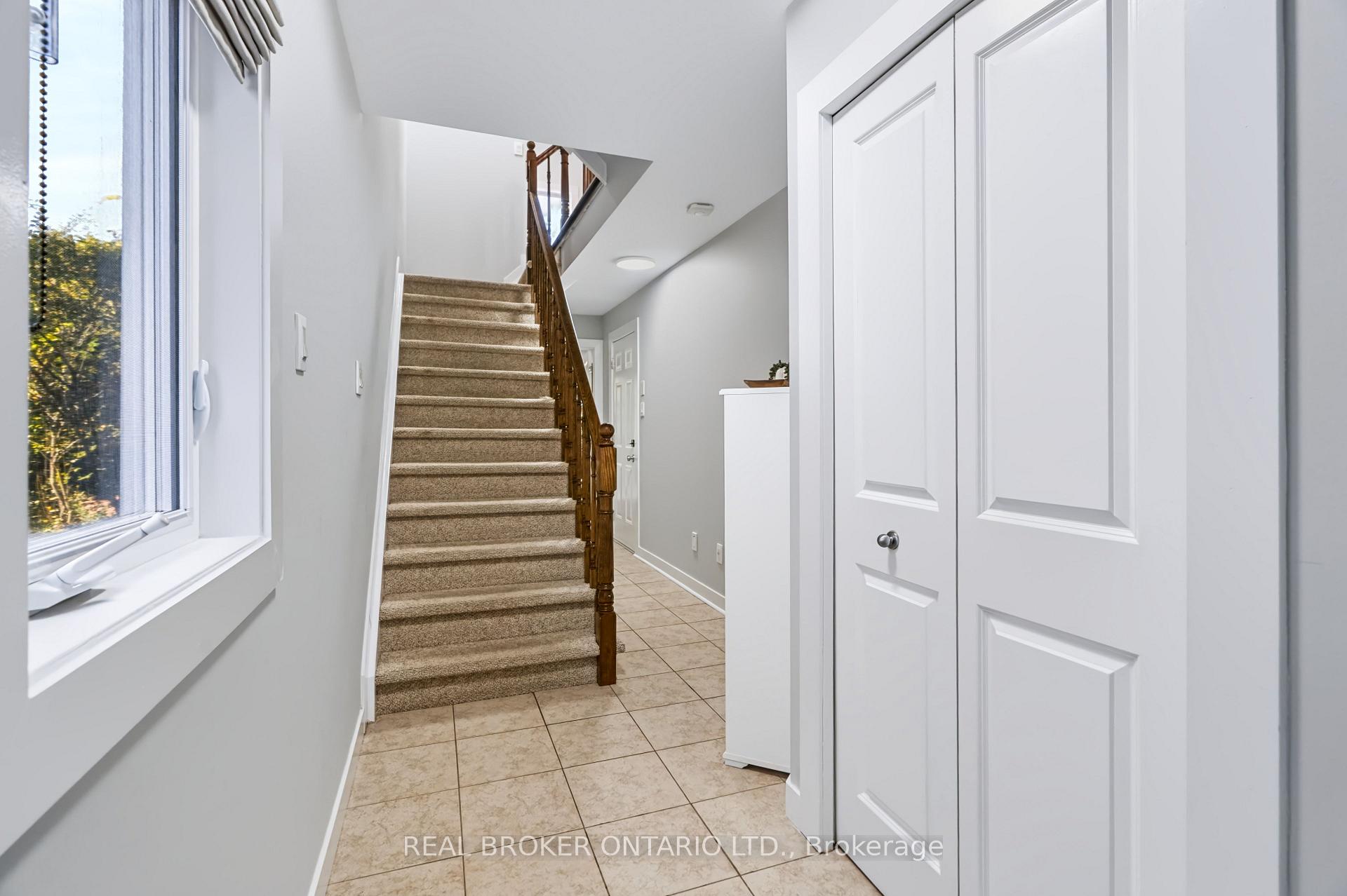 Photo 3 of 78 Songbird Private, Ottawa, Westcliffe Estates — HOMEH