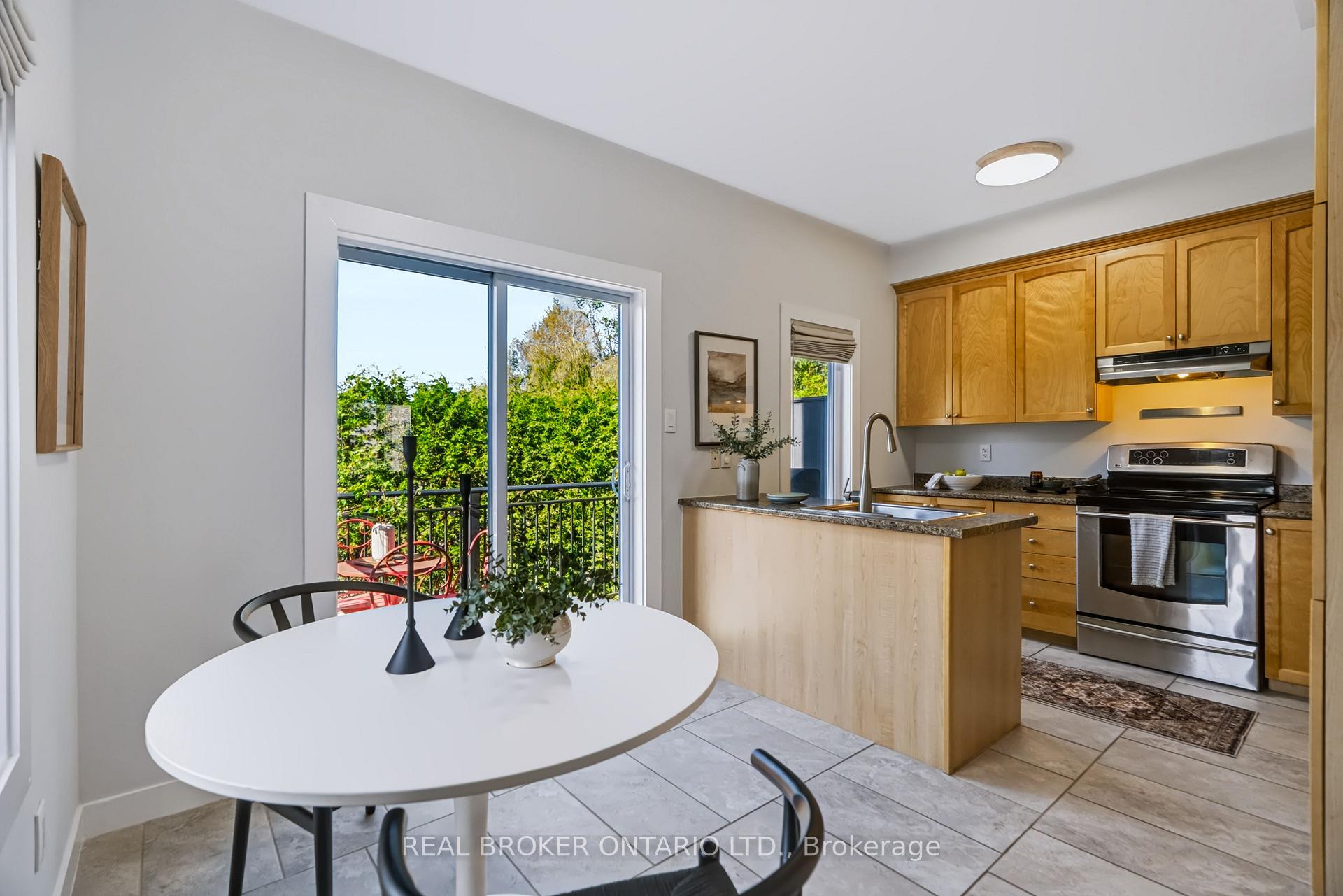Photo 12 of 78 Songbird Private, Ottawa, Westcliffe Estates — HOMEH