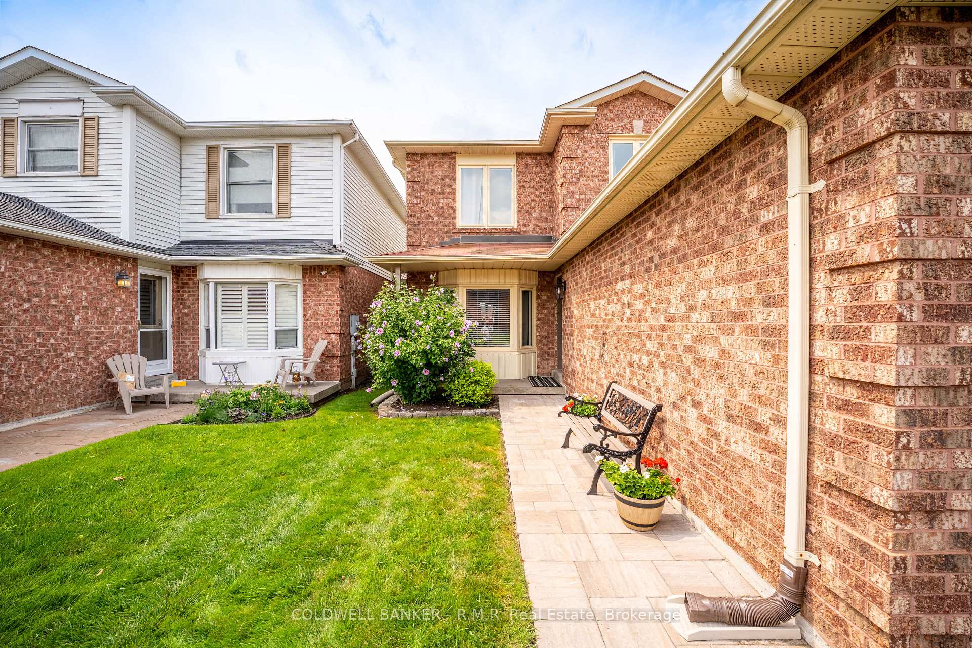 Photo 3 of 141 Poolton Crescent, Clarington, Courtice — HOMEH