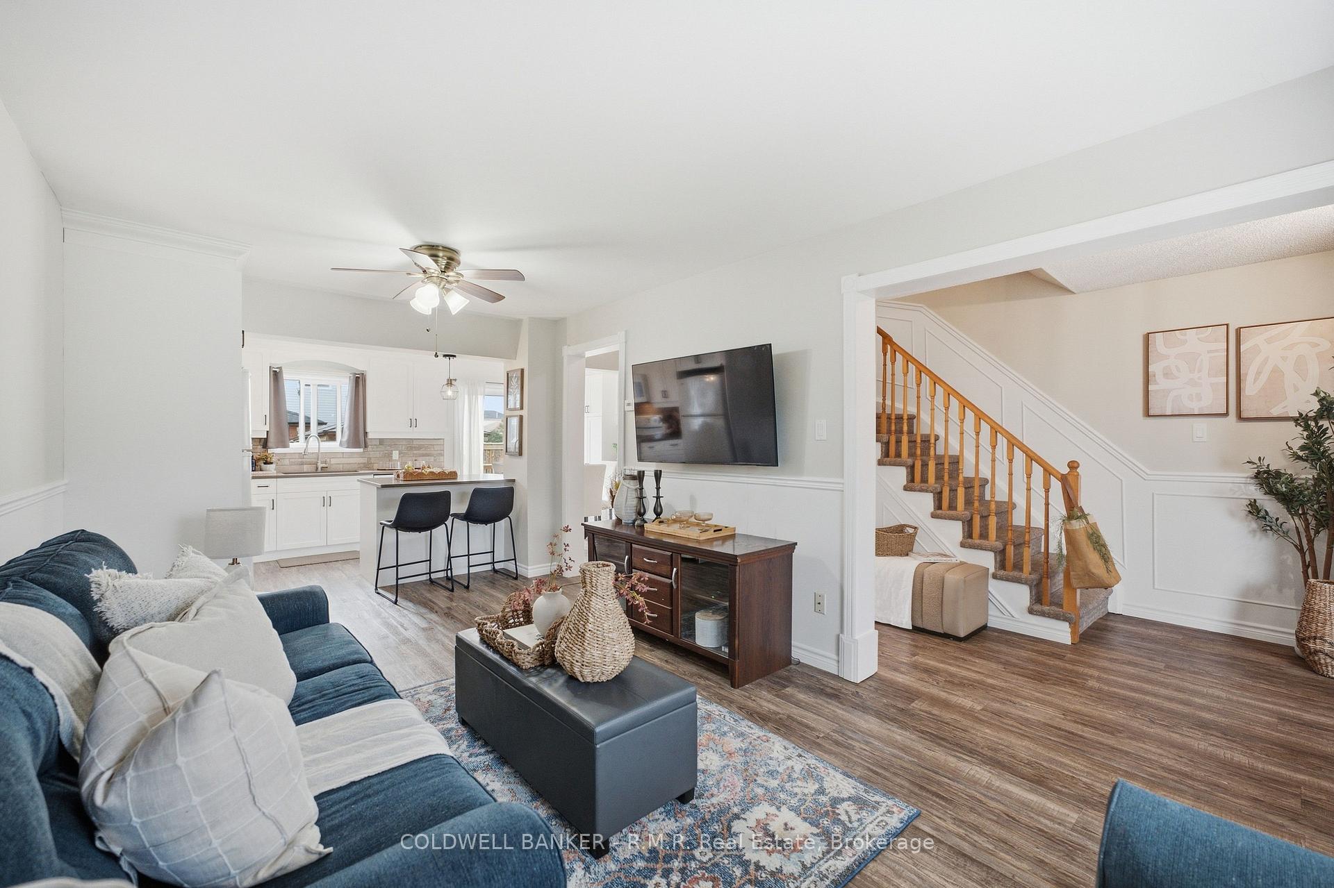 Photo 5 of 141 Poolton Crescent, Clarington, Courtice — HOMEH