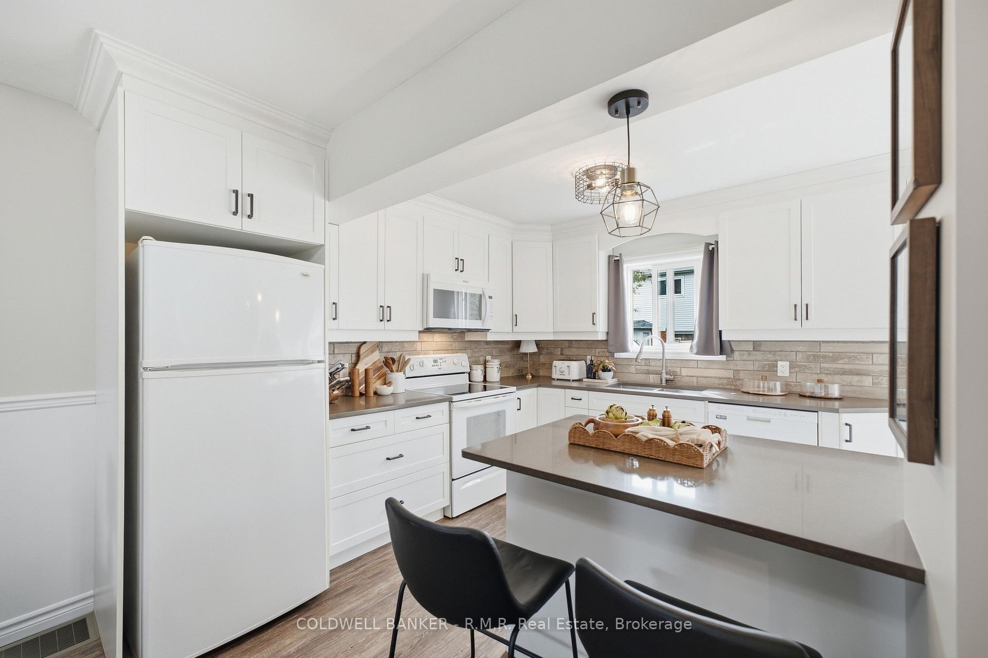 Photo 8 of 141 Poolton Crescent, Clarington, Courtice — HOMEH