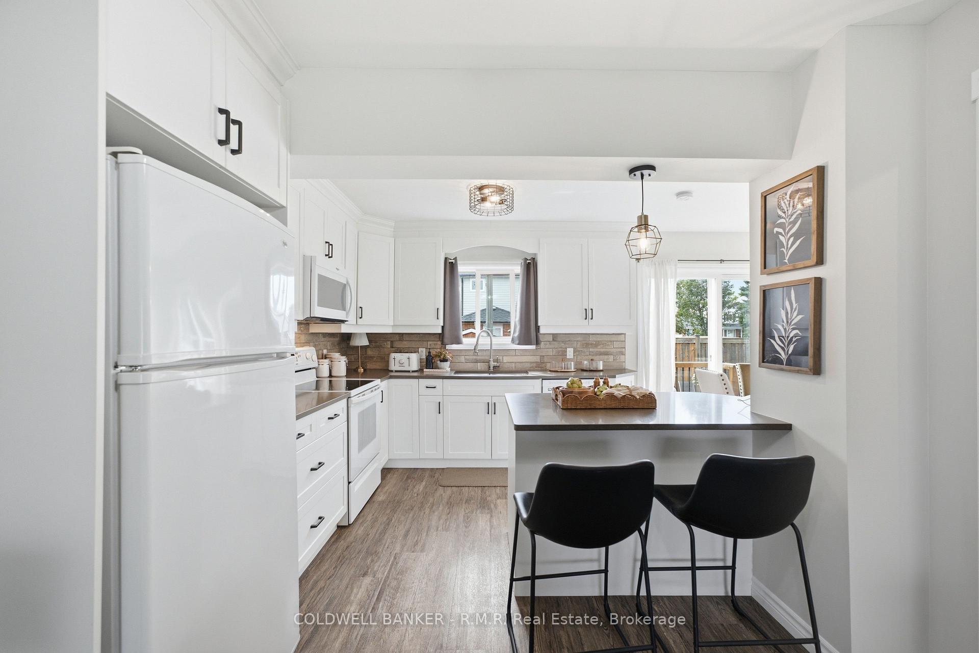 Photo 9 of 141 Poolton Crescent, Clarington, Courtice — HOMEH