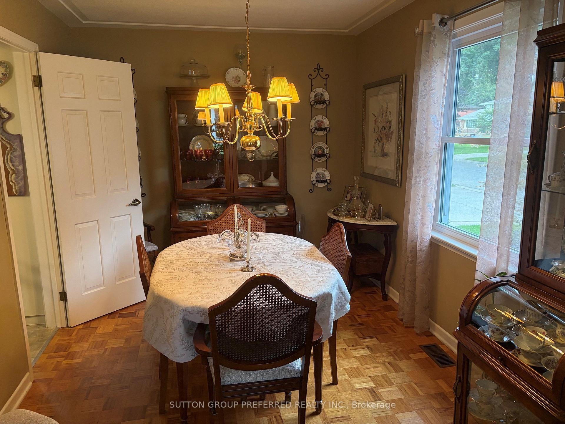 Photo 11 of 20 Cedarwoods Crescent, Chatham-Kent — HOMEH