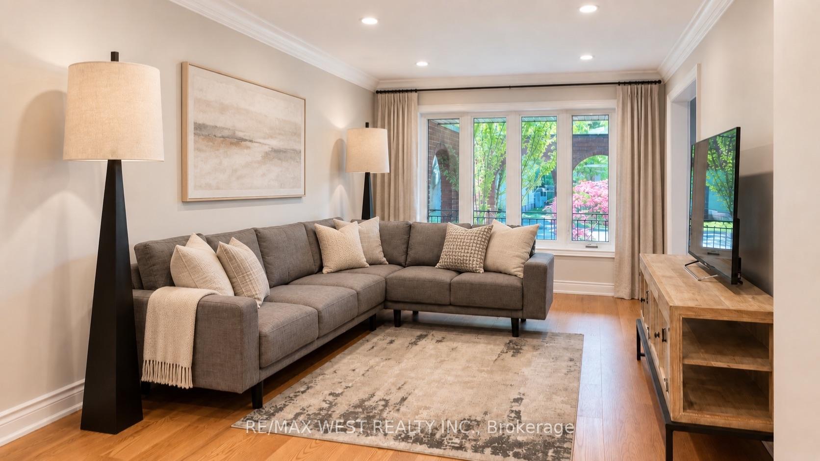 Photo 7 of 65 Foch Avenue, Etobicoke, Alderwood — HOMEH