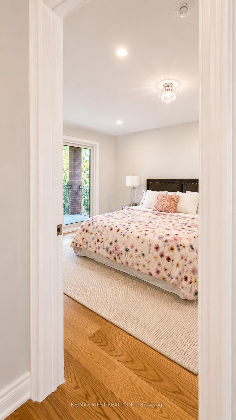 Photo 9 of 65 Foch Avenue, Etobicoke, Alderwood — HOMEH