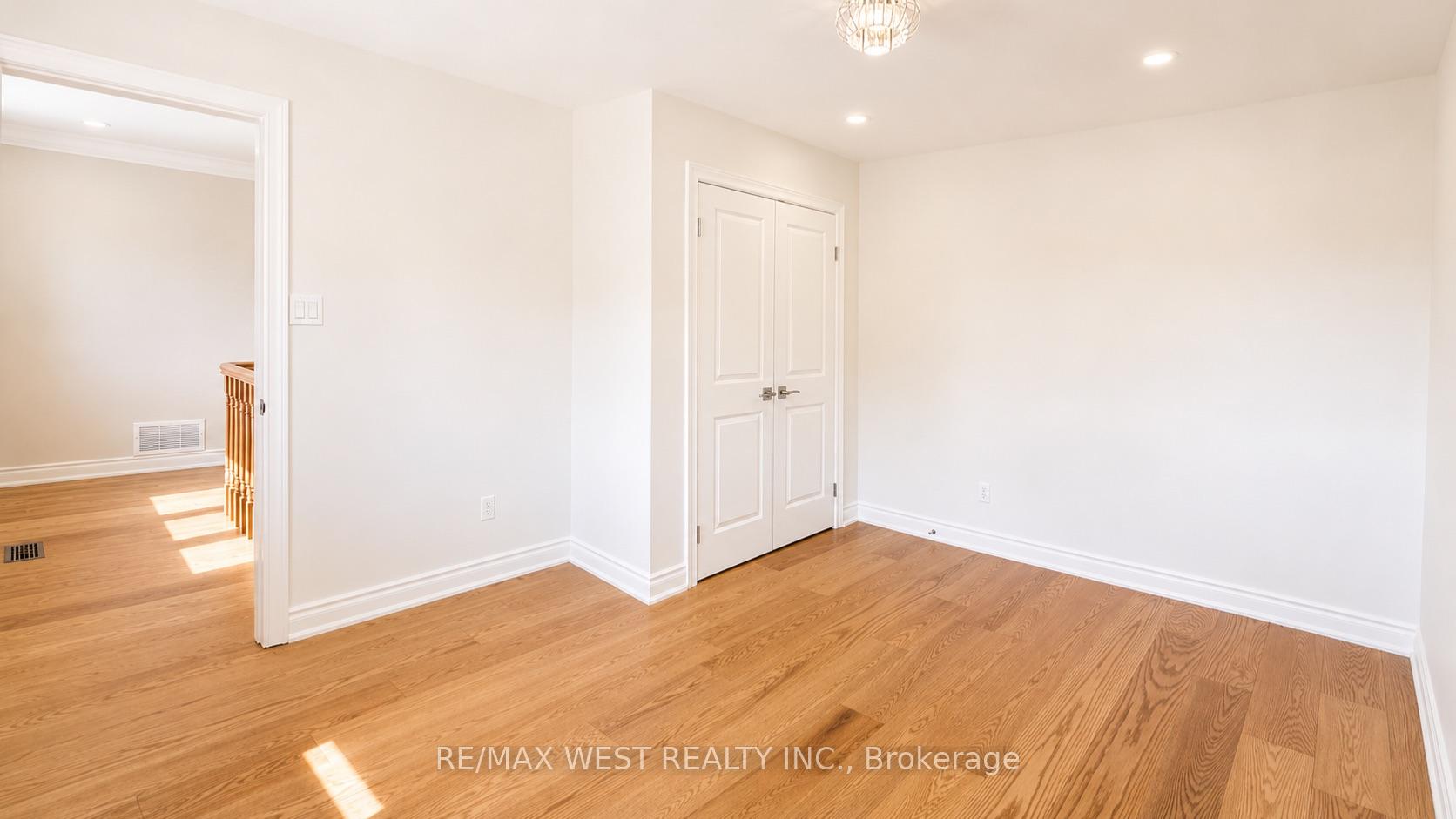 Photo 13 of 65 Foch Avenue, Etobicoke, Alderwood — HOMEH