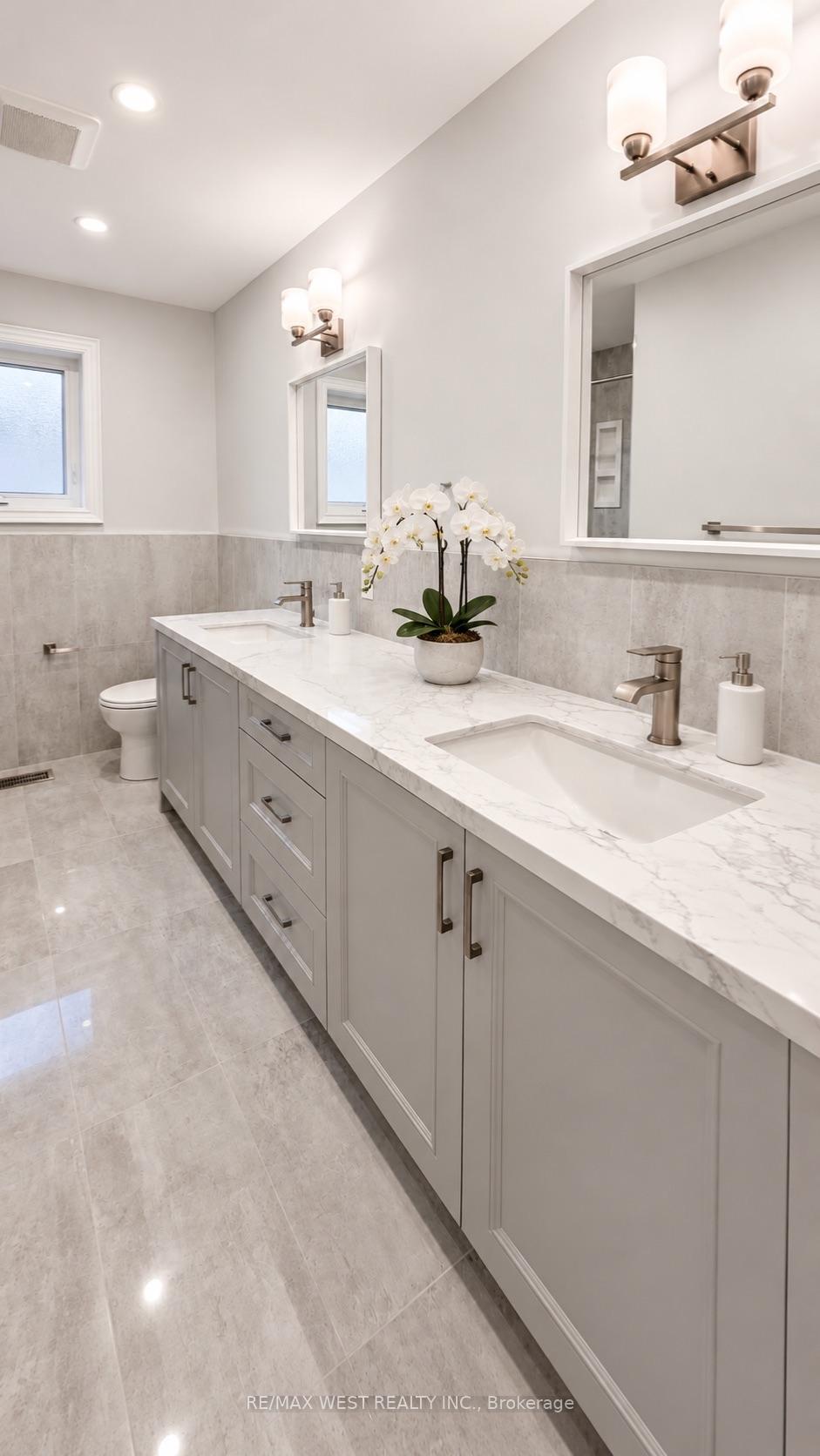Photo 16 of 65 Foch Avenue, Etobicoke, Alderwood — HOMEH