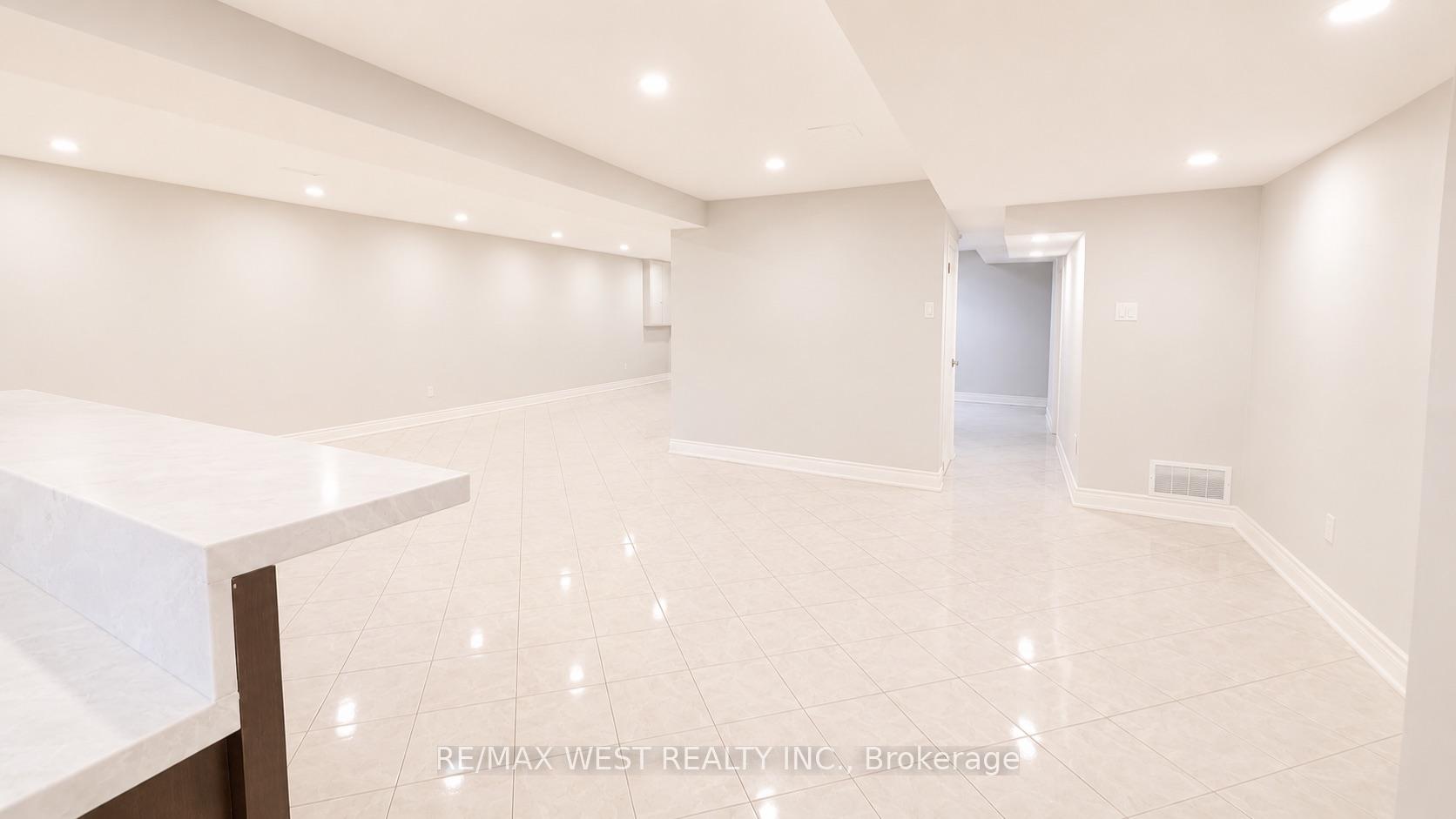 Photo 19 of 65 Foch Avenue, Etobicoke, Alderwood — HOMEH