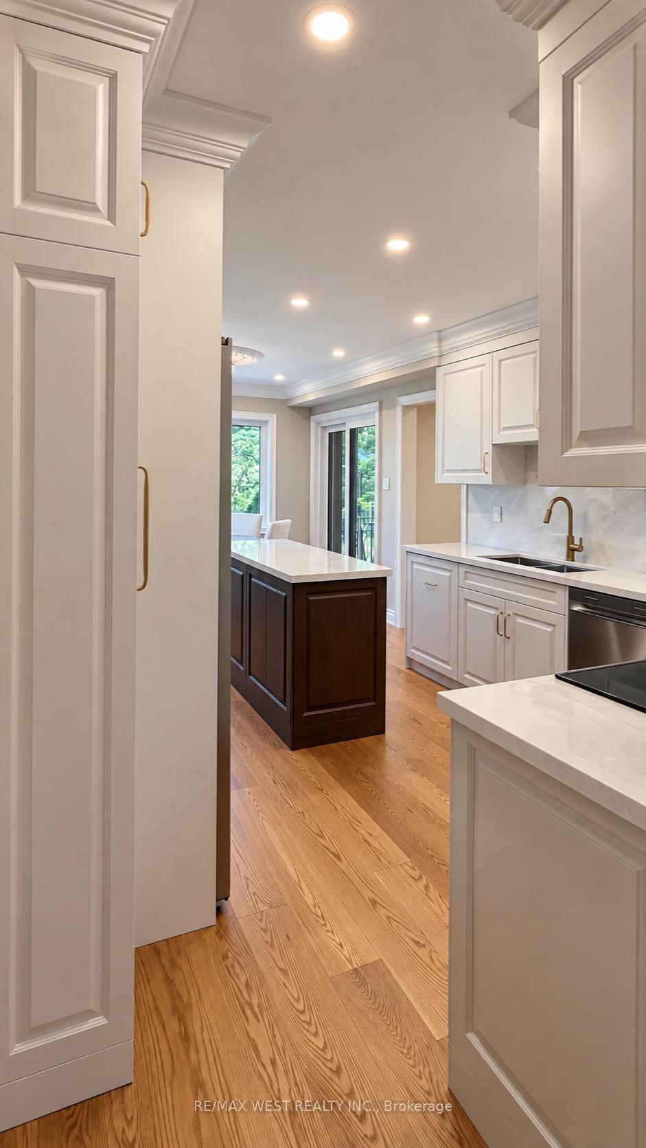 Photo 24 of 65 Foch Avenue, Etobicoke, Alderwood — HOMEH