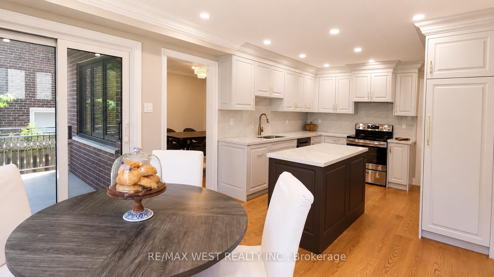 Photo 25 of 65 Foch Avenue, Etobicoke, Alderwood — HOMEH