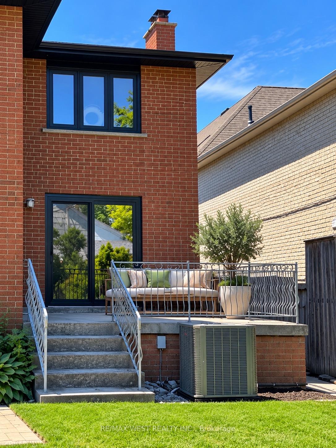 Photo 28 of 65 Foch Avenue, Etobicoke, Alderwood — HOMEH