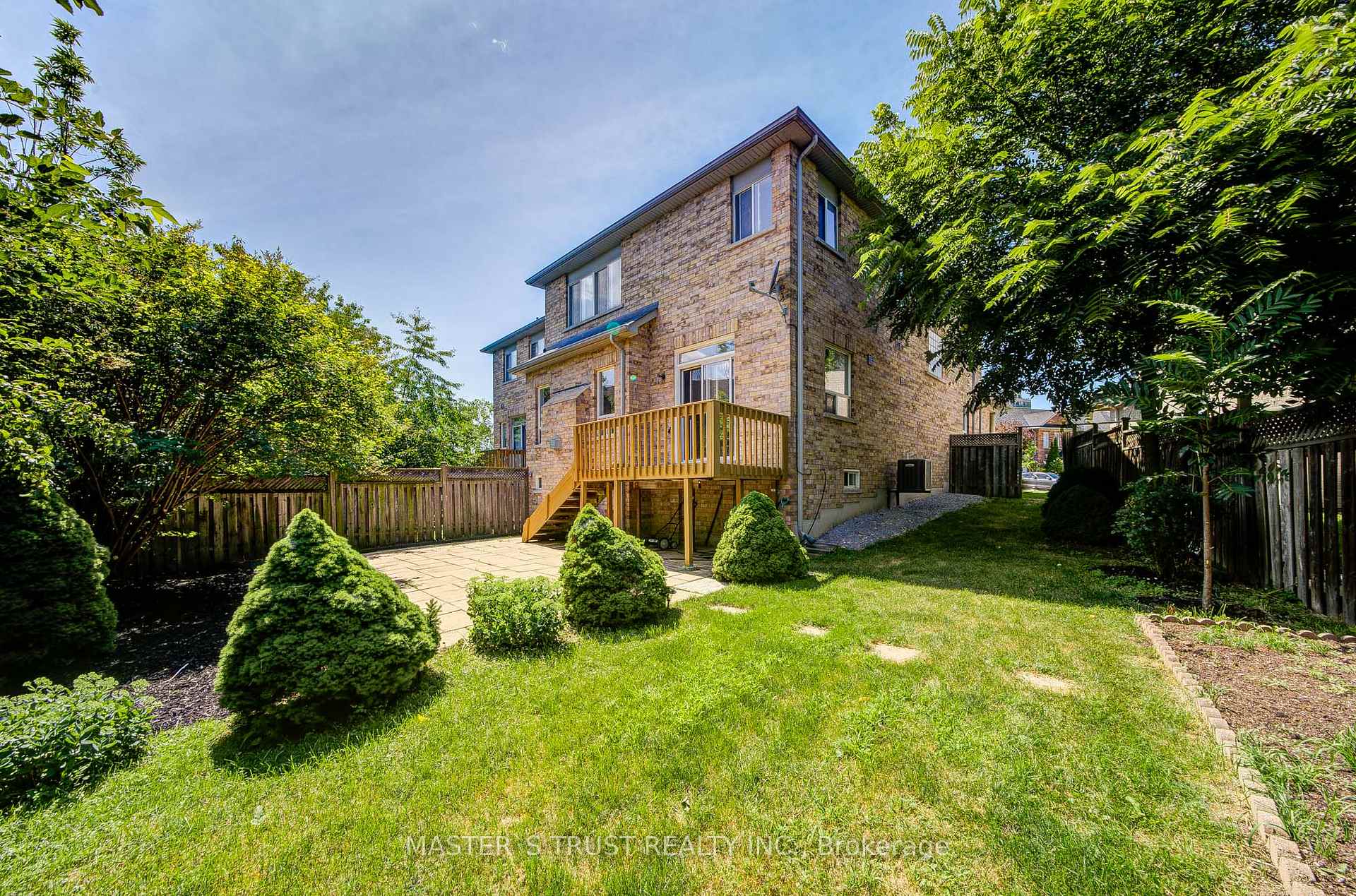 Photo 2 of 33 Levellands Crescent, Richmond Hill, Langstaff — HOMEH