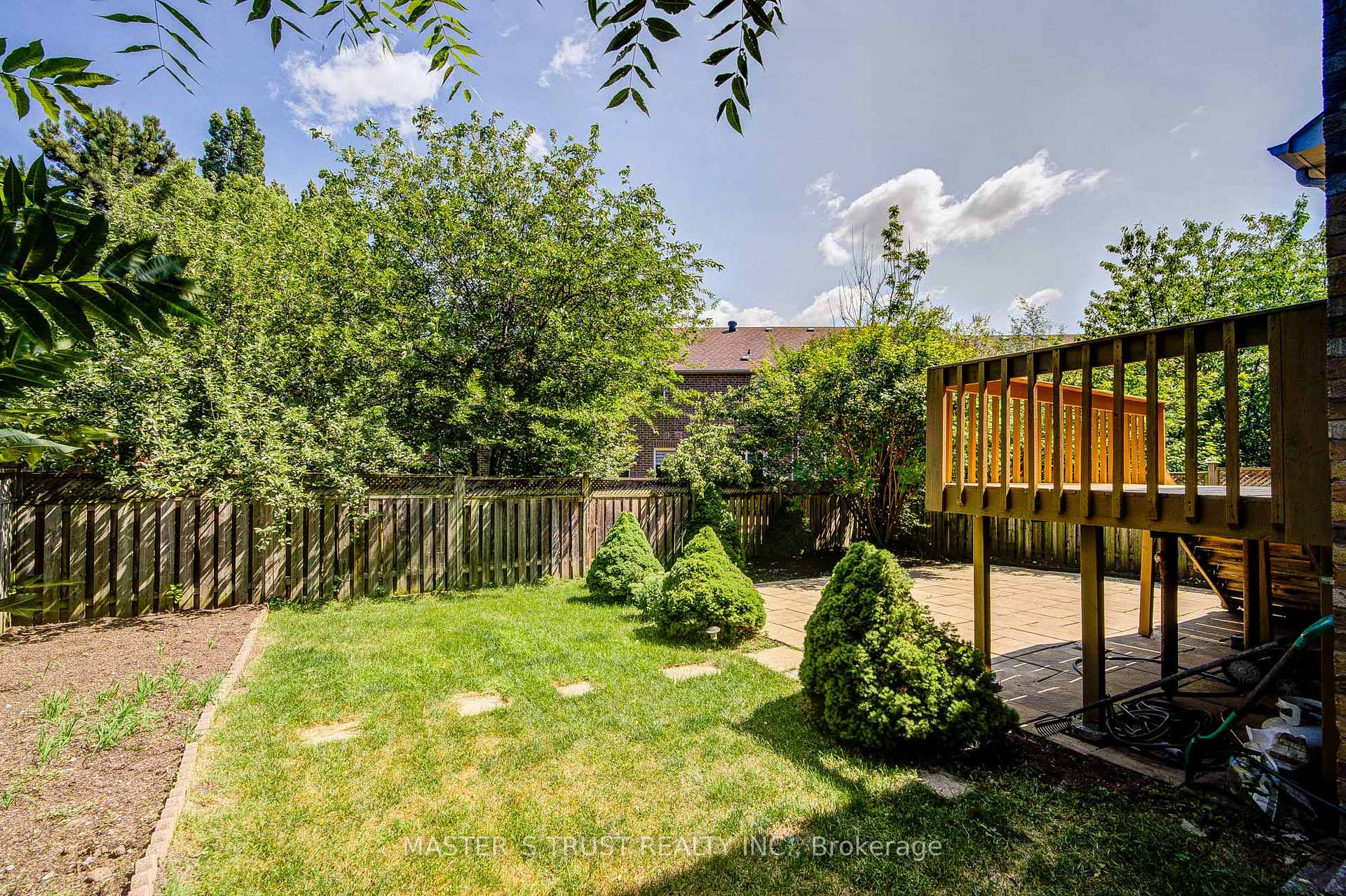 Photo 3 of 33 Levellands Crescent, Richmond Hill, Langstaff — HOMEH