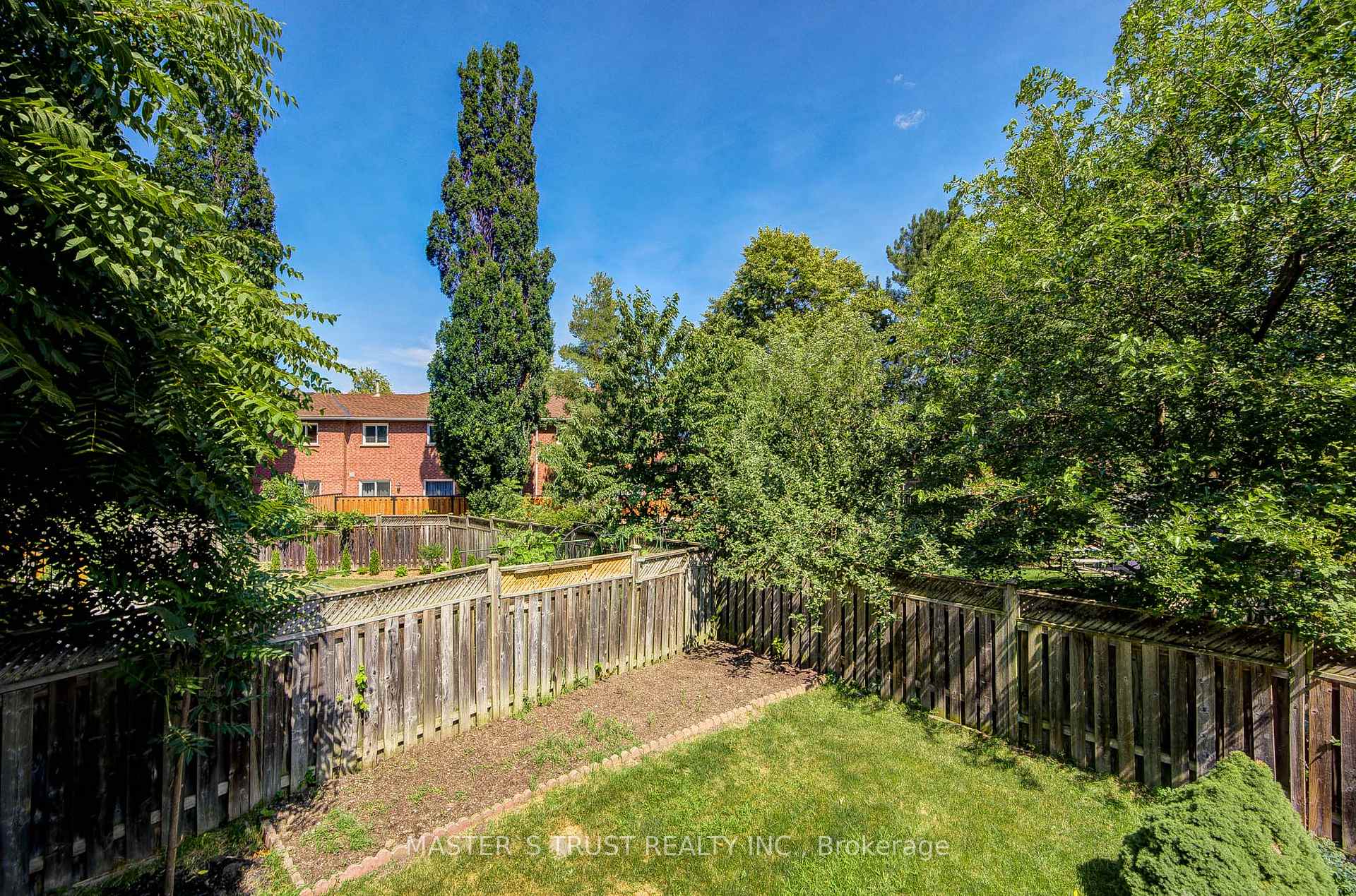 Photo 4 of 33 Levellands Crescent, Richmond Hill, Langstaff — HOMEH