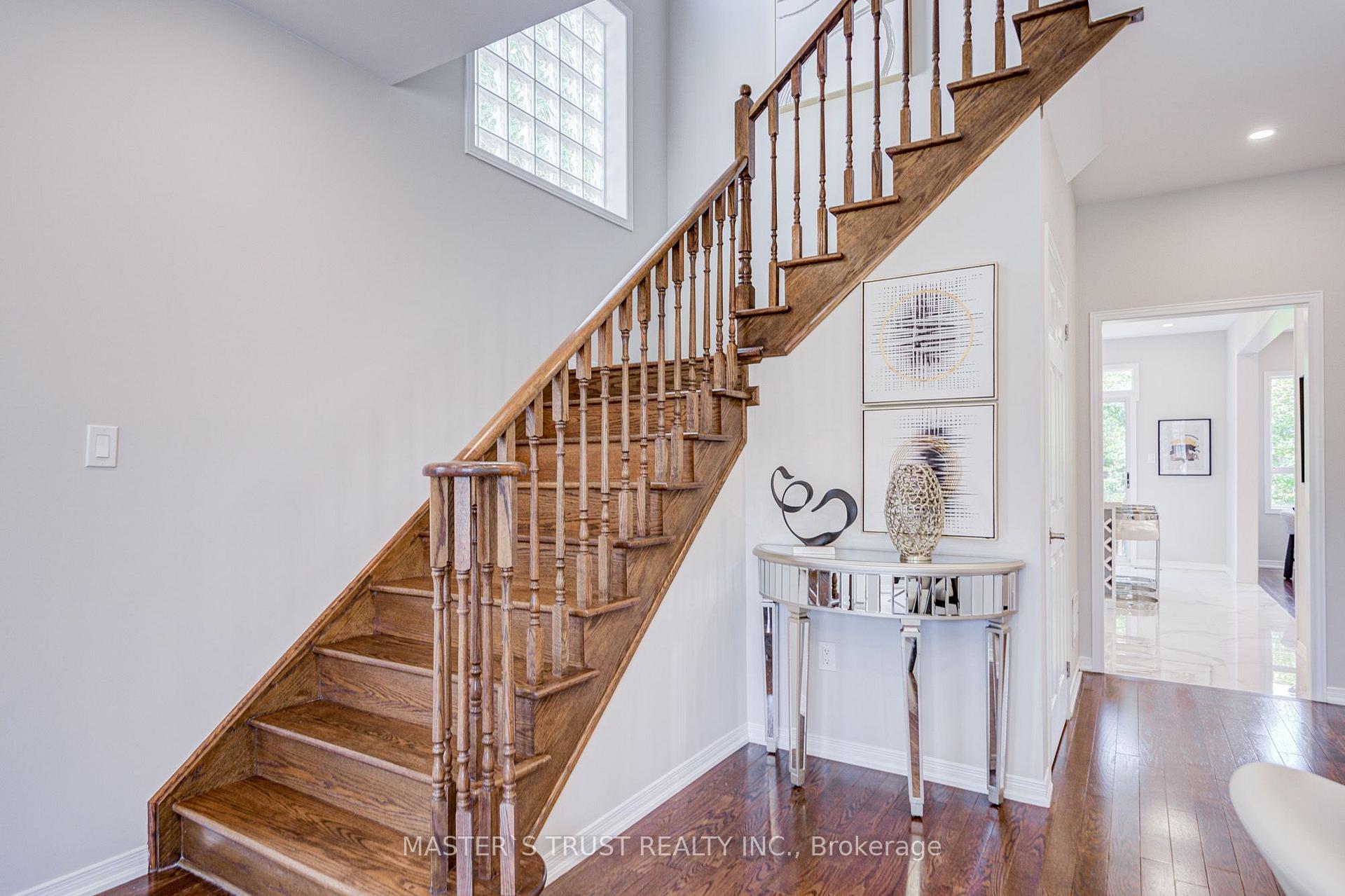 Photo 6 of 33 Levellands Crescent, Richmond Hill, Langstaff — HOMEH