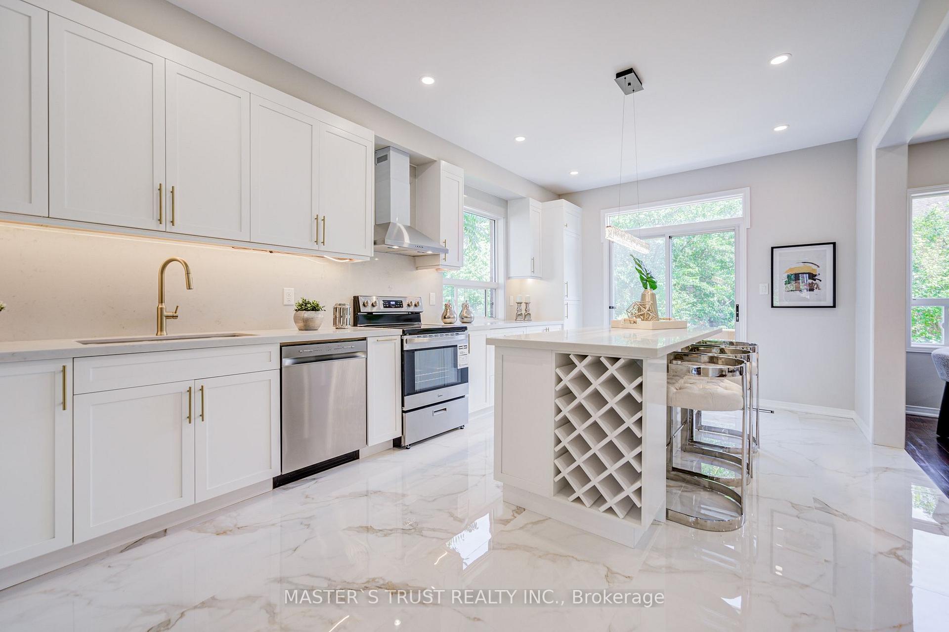 Photo 9 of 33 Levellands Crescent, Richmond Hill, Langstaff — HOMEH