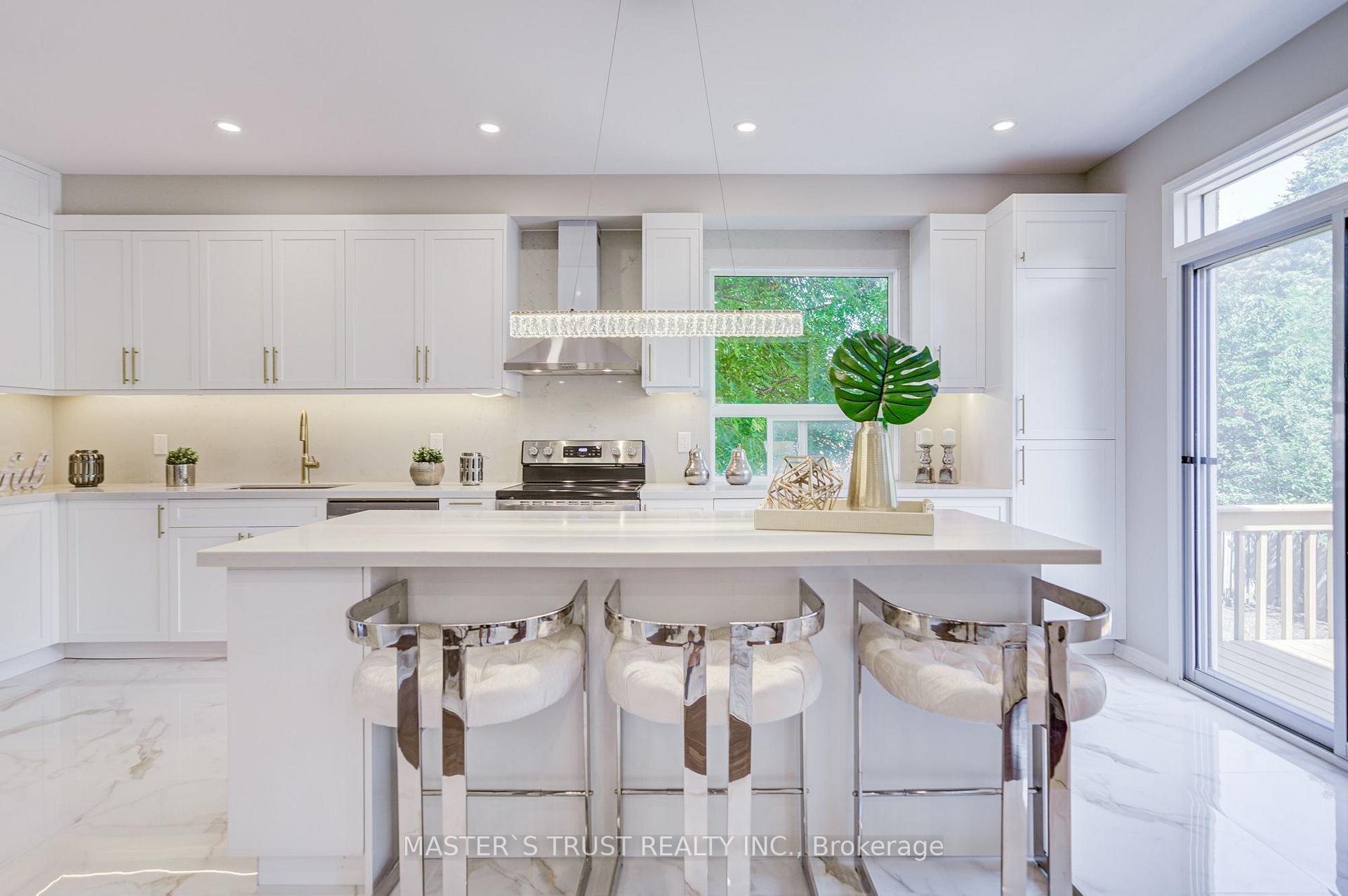 Photo 11 of 33 Levellands Crescent, Richmond Hill, Langstaff — HOMEH