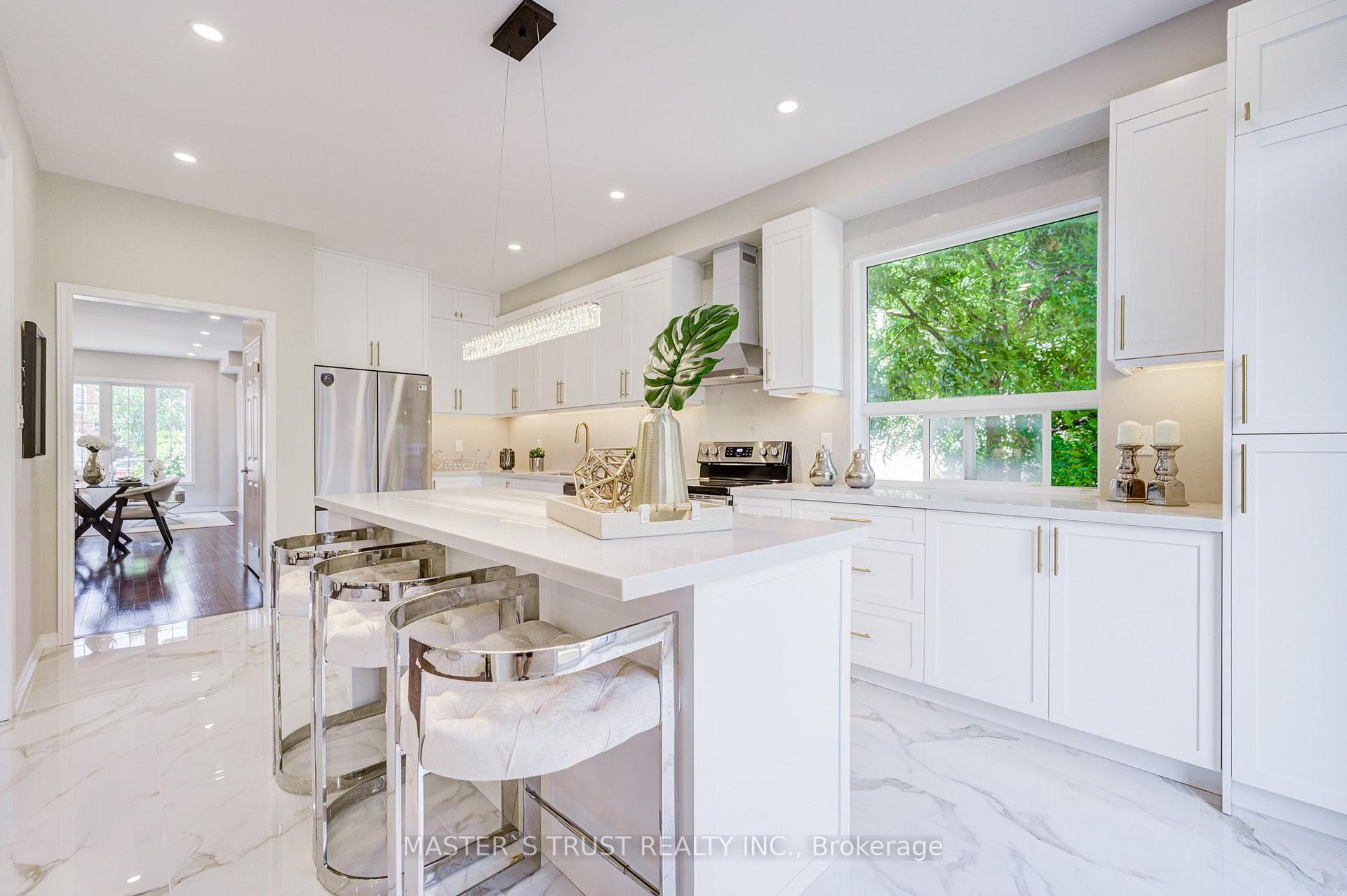 Photo 12 of 33 Levellands Crescent, Richmond Hill, Langstaff — HOMEH