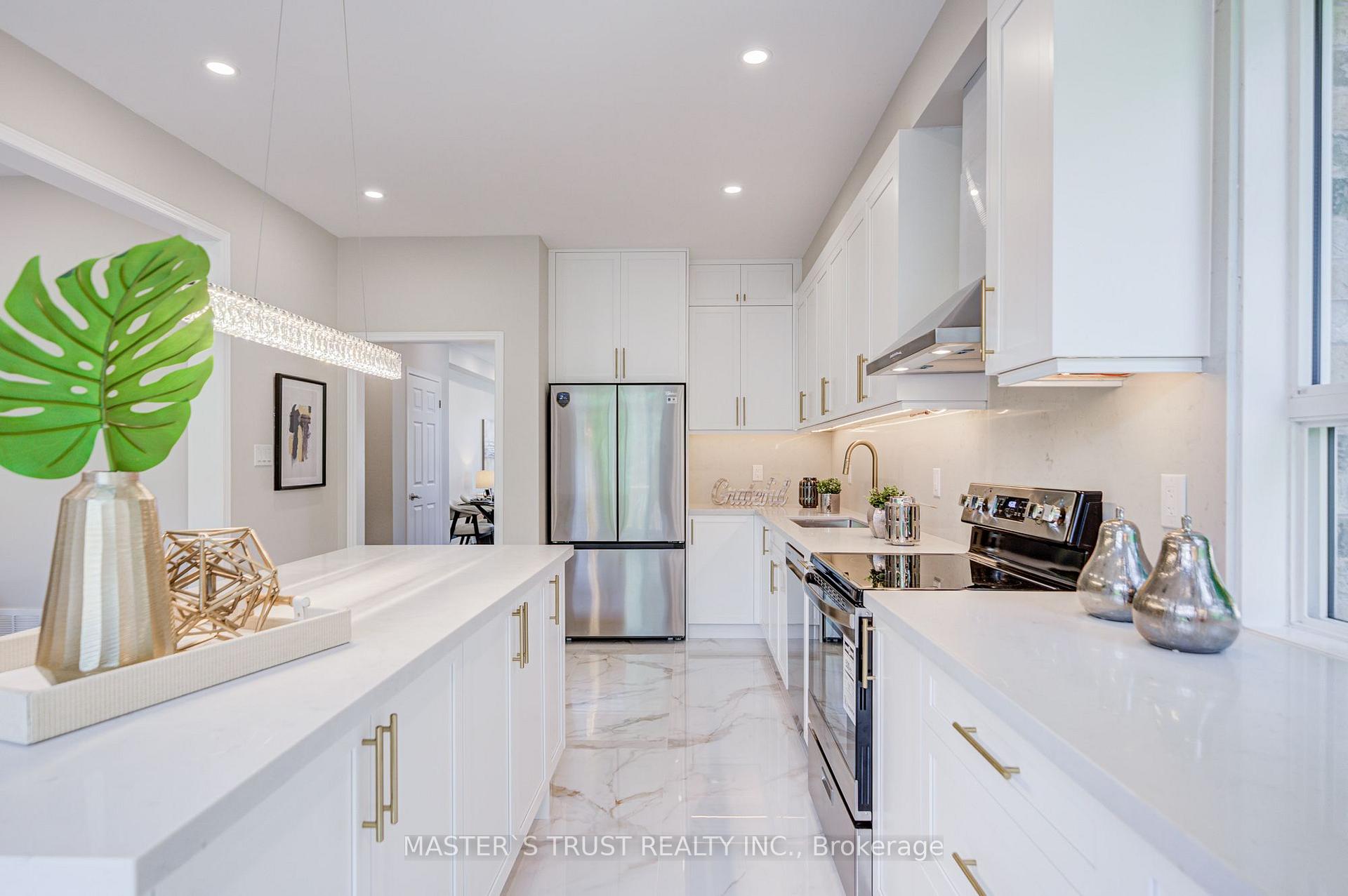 Photo 13 of 33 Levellands Crescent, Richmond Hill, Langstaff — HOMEH