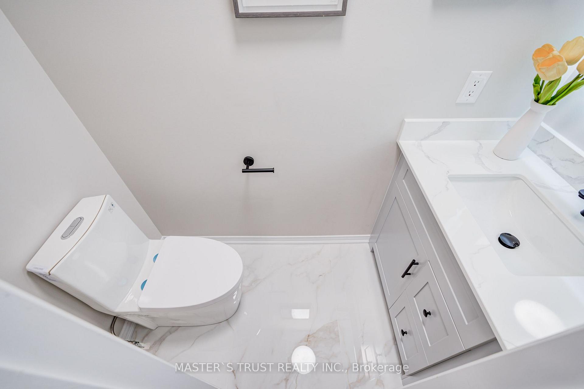 Photo 18 of 33 Levellands Crescent, Richmond Hill, Langstaff — HOMEH