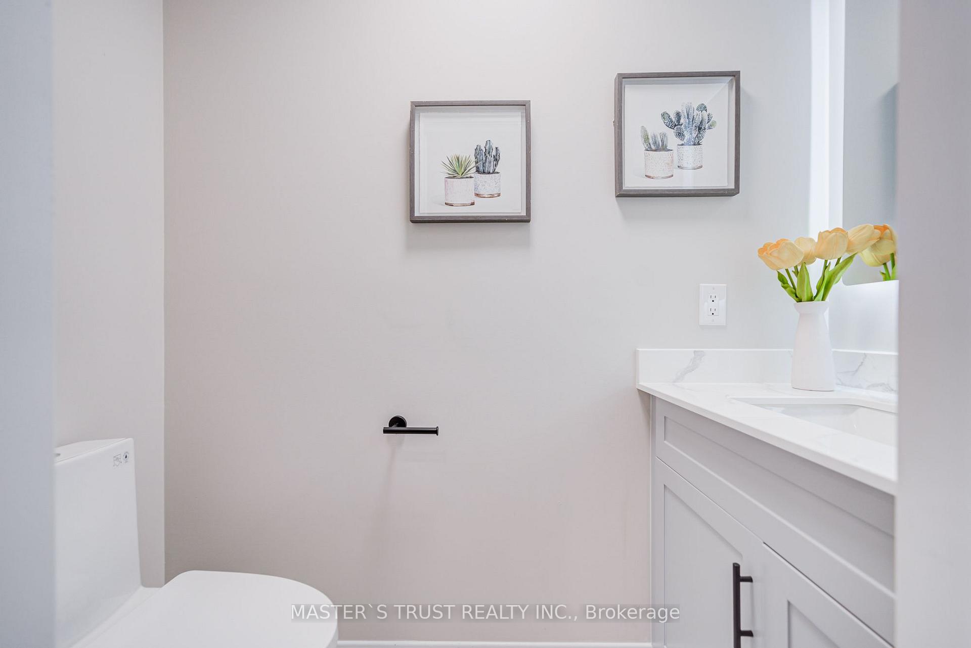 Photo 19 of 33 Levellands Crescent, Richmond Hill, Langstaff — HOMEH