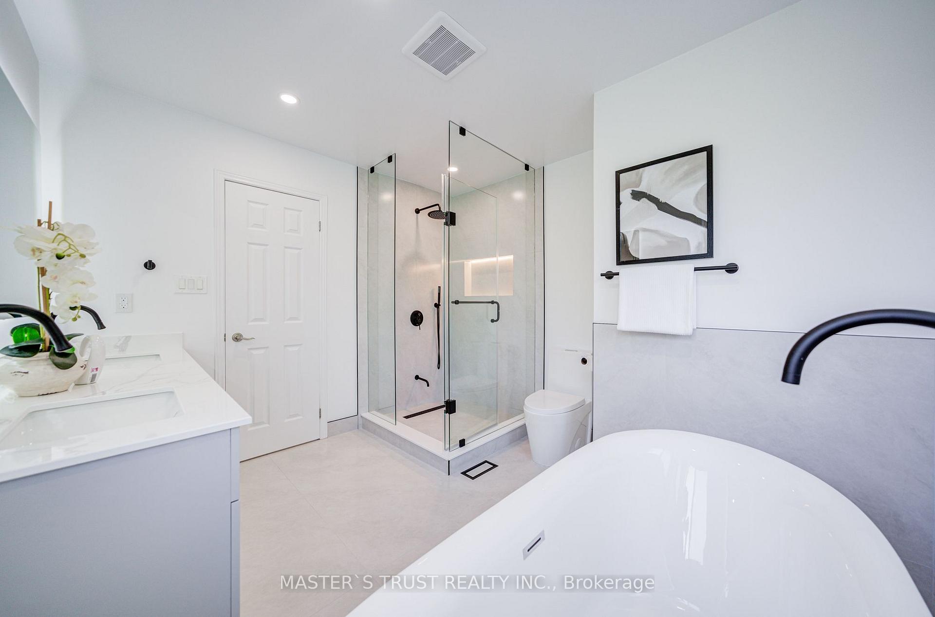 Photo 27 of 33 Levellands Crescent, Richmond Hill, Langstaff — HOMEH