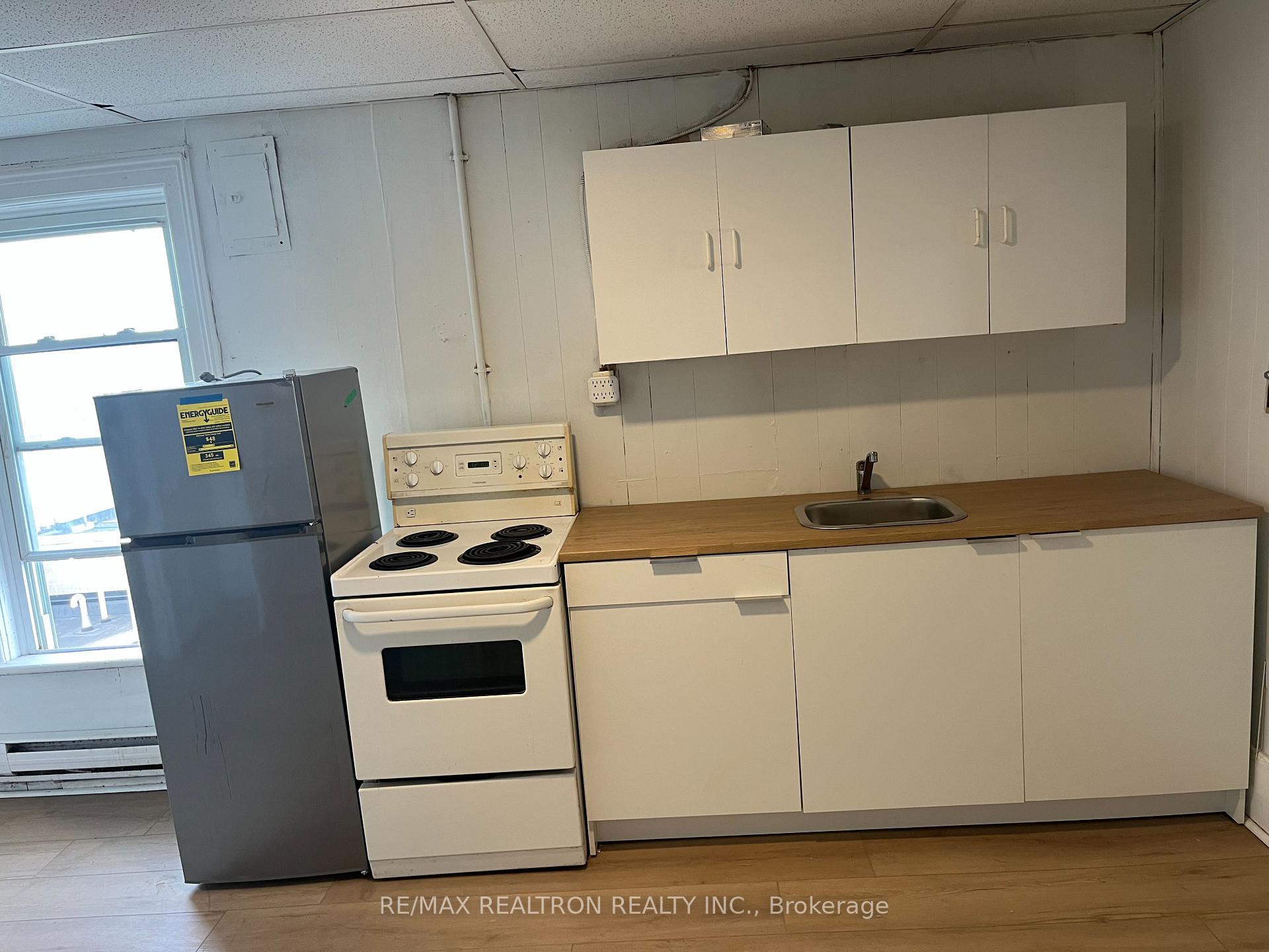 Photo 2 of Unit 4, 106 Dundas Street W, Quinte West, Trenton Ward — HOMEH
