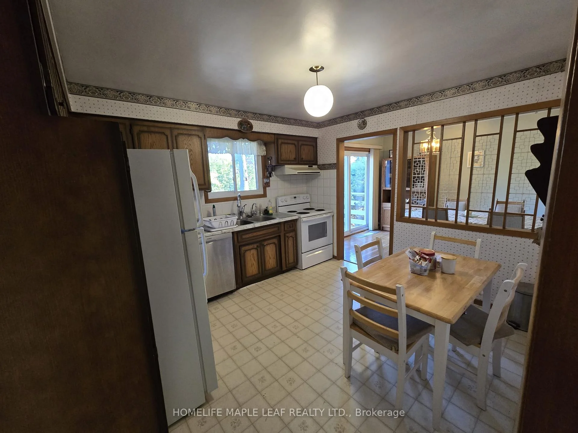 Photo 7 of 410 Lakeview Drive, Waterloo, Lakeshore Village — HOMEH
