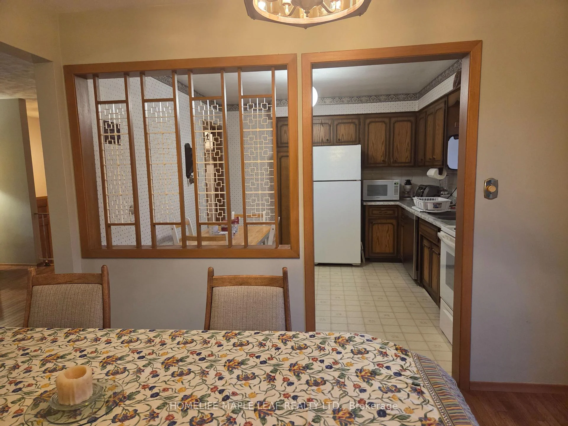 Photo 3 of 410 Lakeview Drive, Waterloo, Lakeshore Village — HOMEH