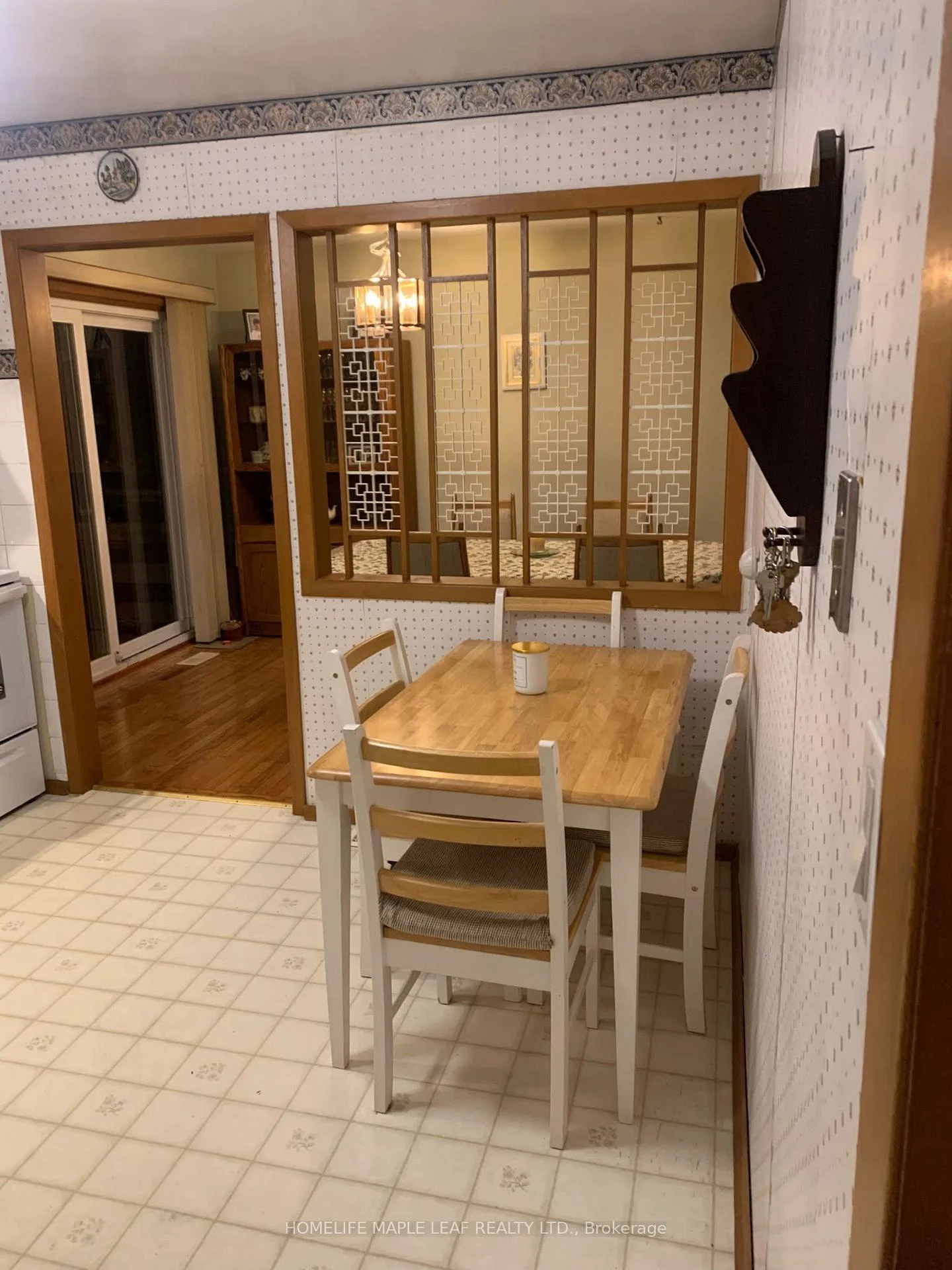 Photo 9 of 410 Lakeview Drive, Waterloo, Lakeshore Village — HOMEH