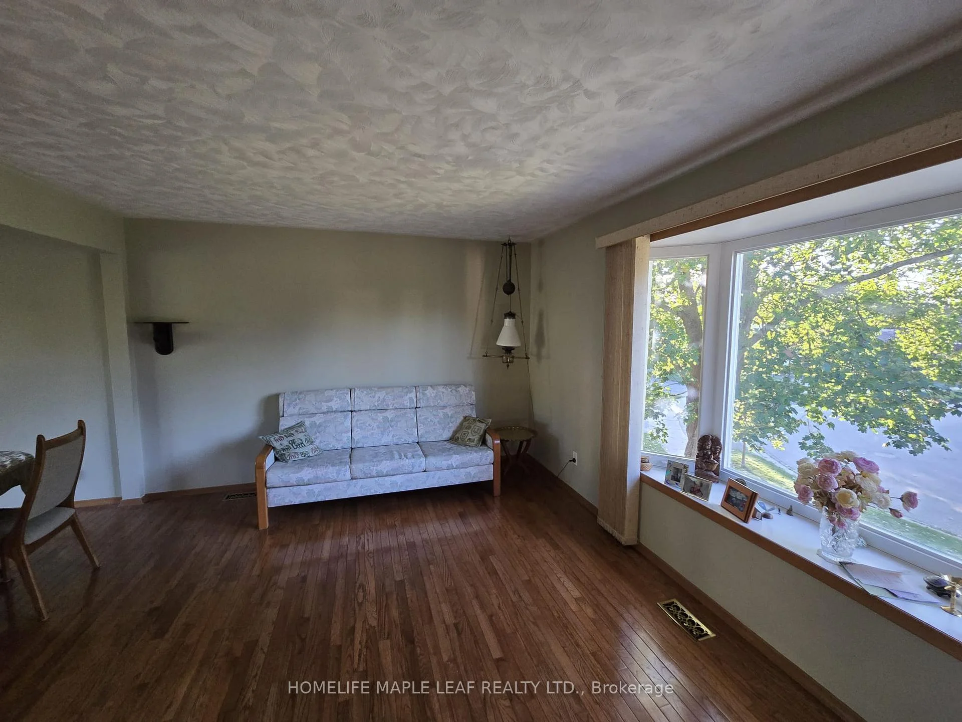 Photo 6 of 410 Lakeview Drive, Waterloo, Lakeshore Village — HOMEH