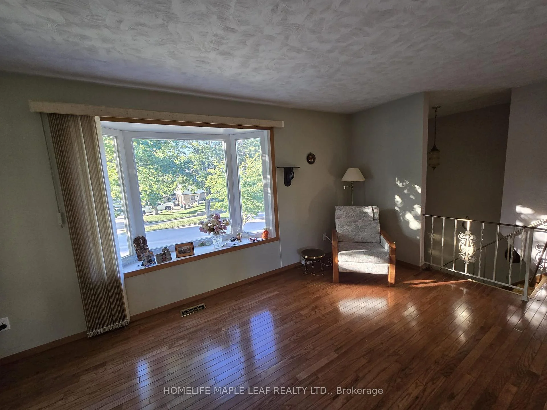 Photo 2 of 410 Lakeview Drive, Waterloo, Lakeshore Village — HOMEH