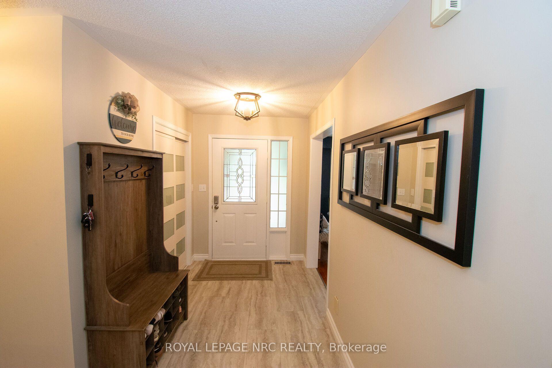 Photo 4 of 29 Farris Avenue, St. Catharines, Rykert/Vansickle — HOMEH