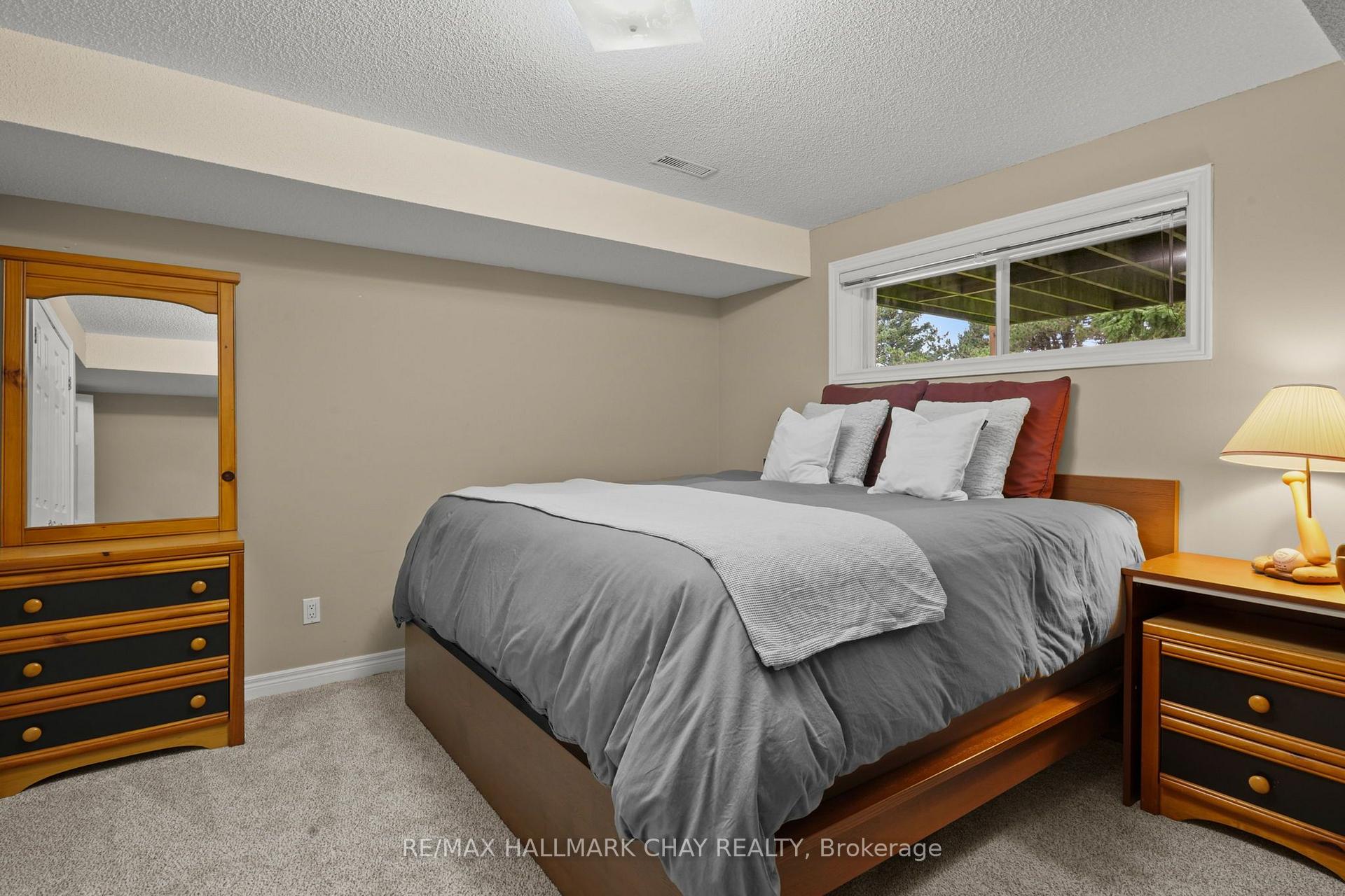 Photo 37 of Unit 2, 22 Briar Gate Way, New Tecumseth, Rural New Tecumseth — HOMEH