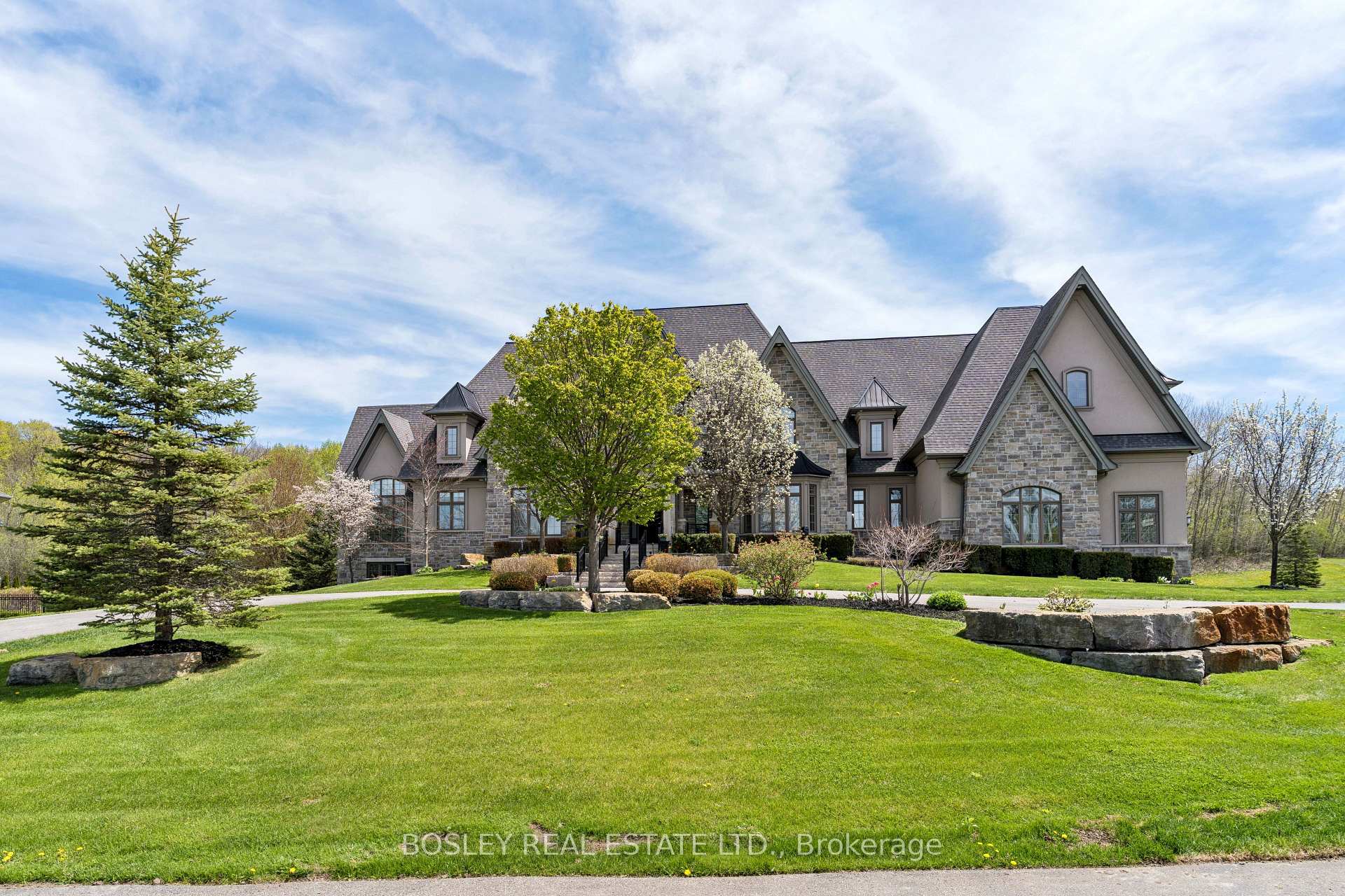 Photo 2 of 3325 Hollywood Court, Pickering, Rural Pickering — HOMEH