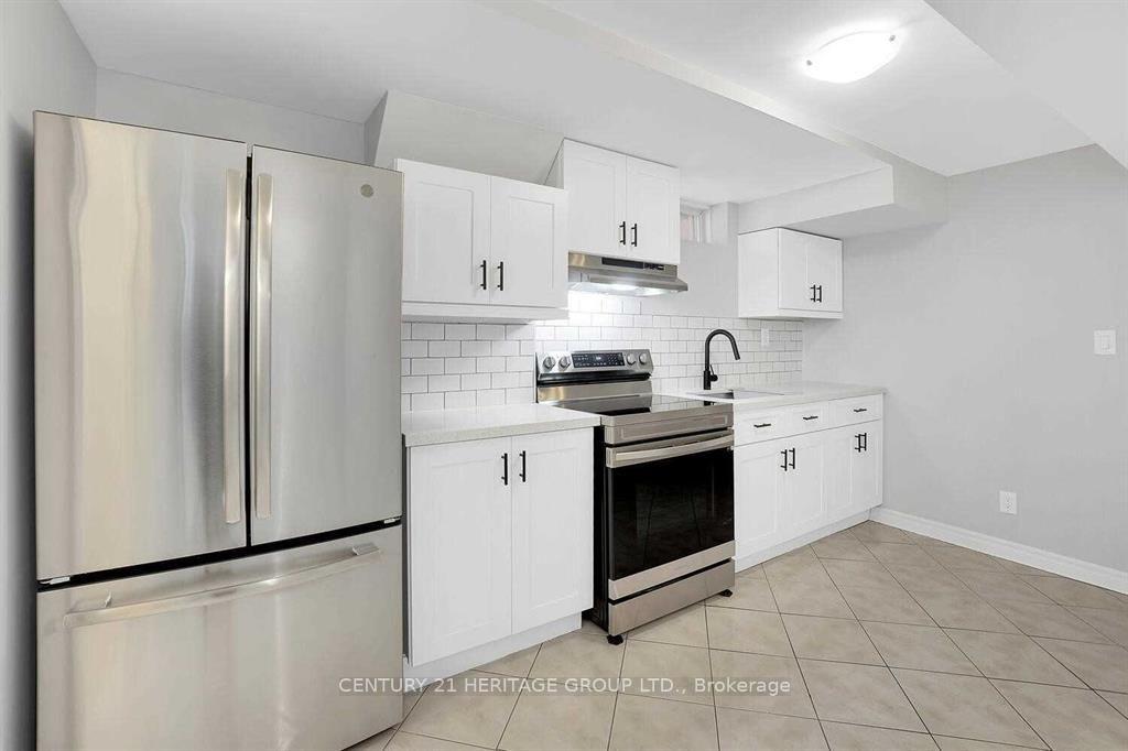 Photo 2 of 521 Heddle Crescent, Newmarket, Stonehaven-Wyndham — HOMEH